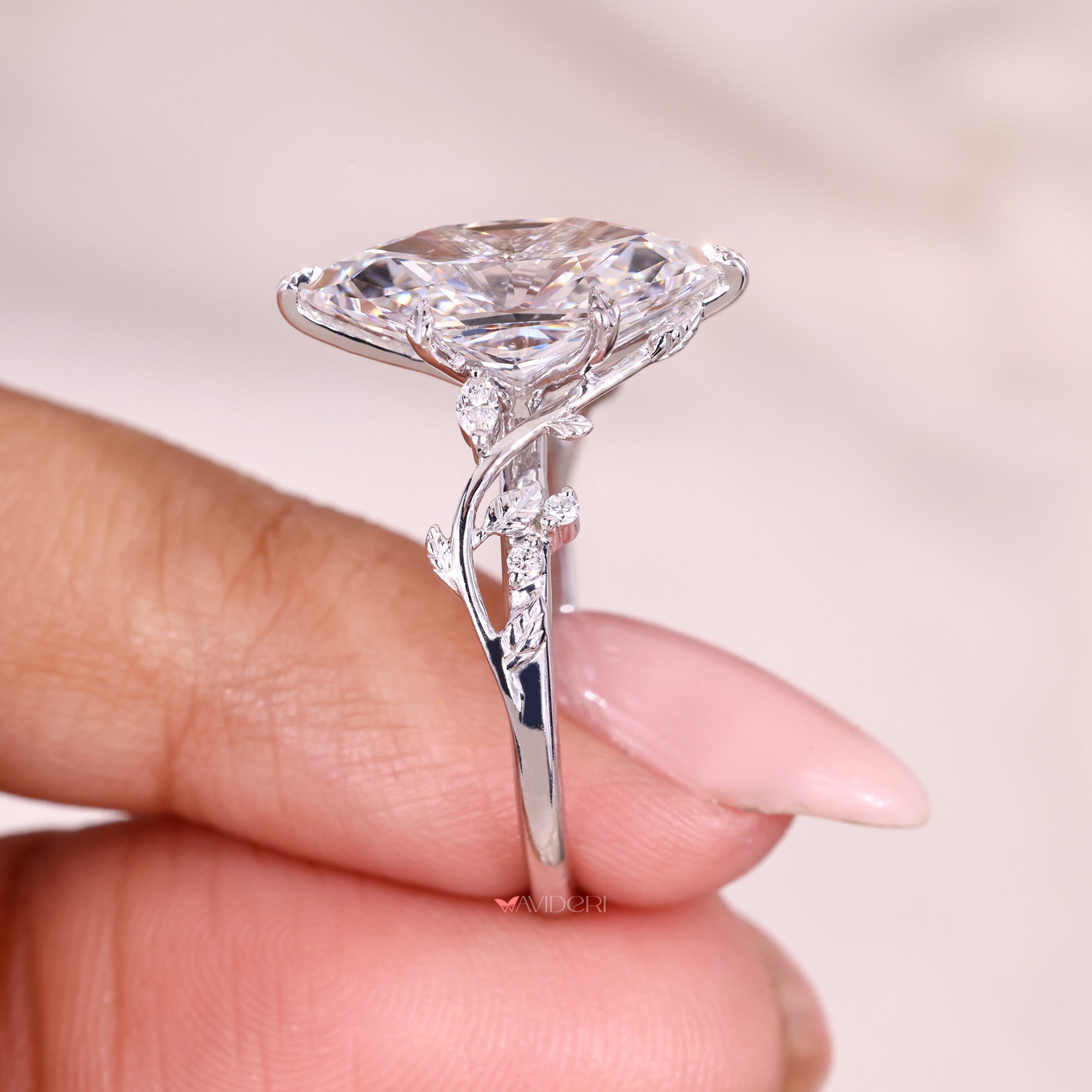 Cluster diamond ring with filigree setting ring.
