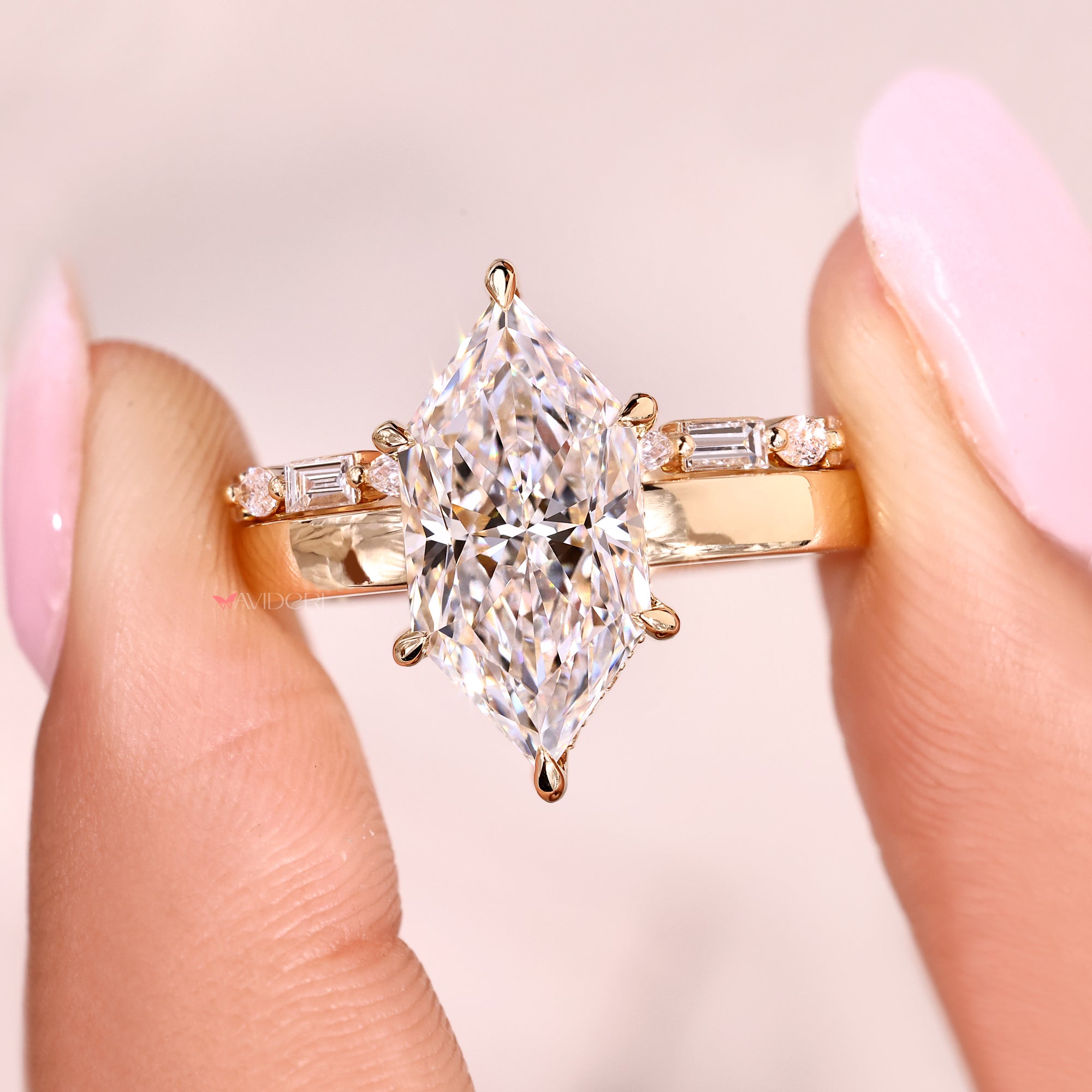 Round diamond engagement ring with shared prong.