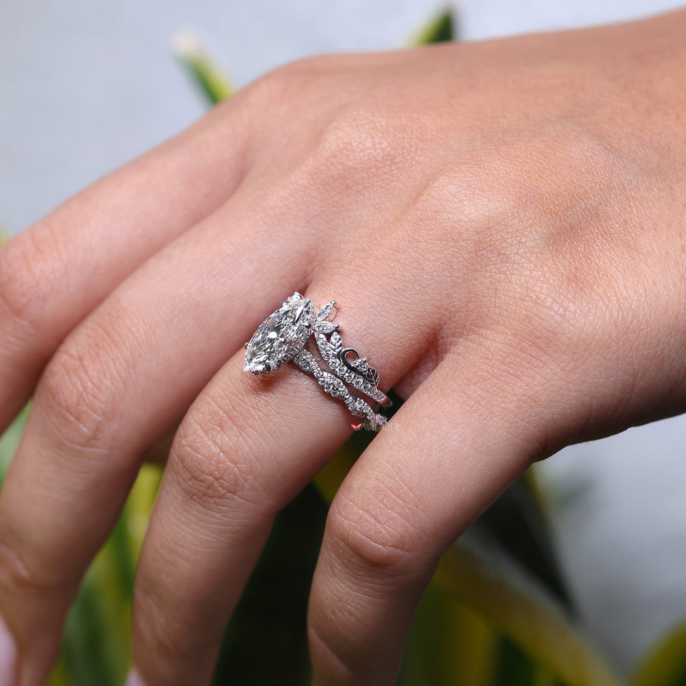 Round cut diamond band with a sleek design, perfect for a classic yet contemporary look.