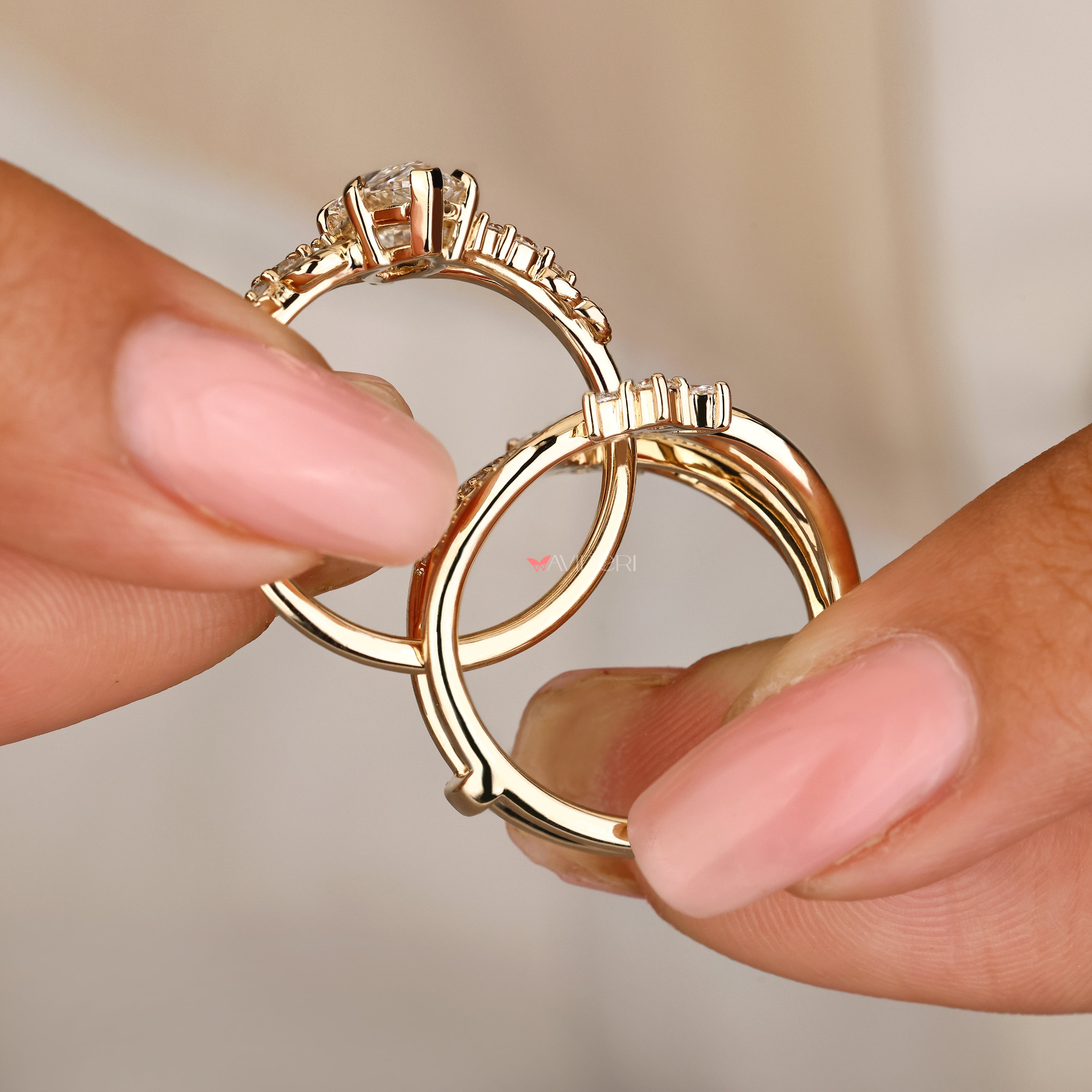 IGI certified diamond ring with nature inspired style
