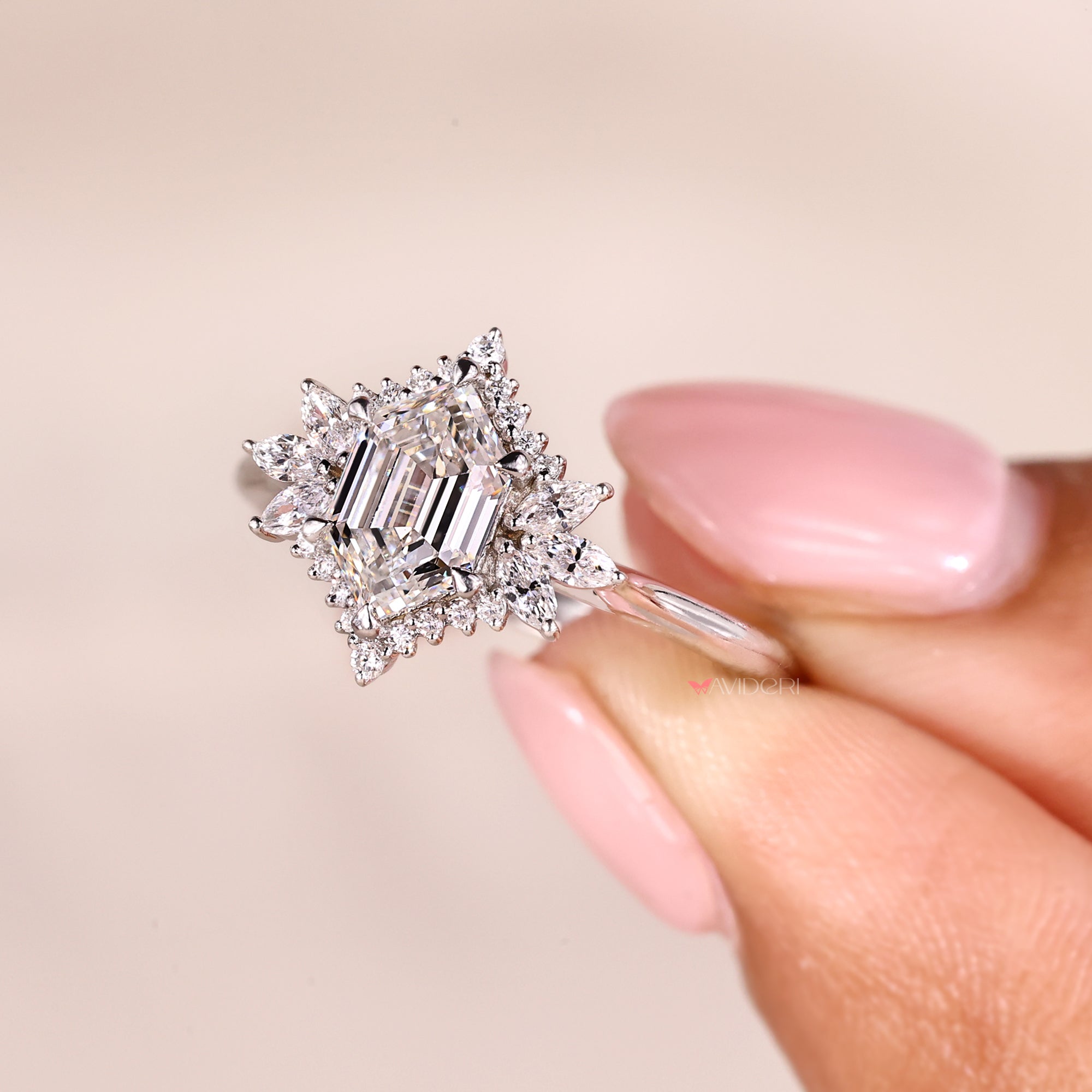 Antique ring in white gold engagement ring.