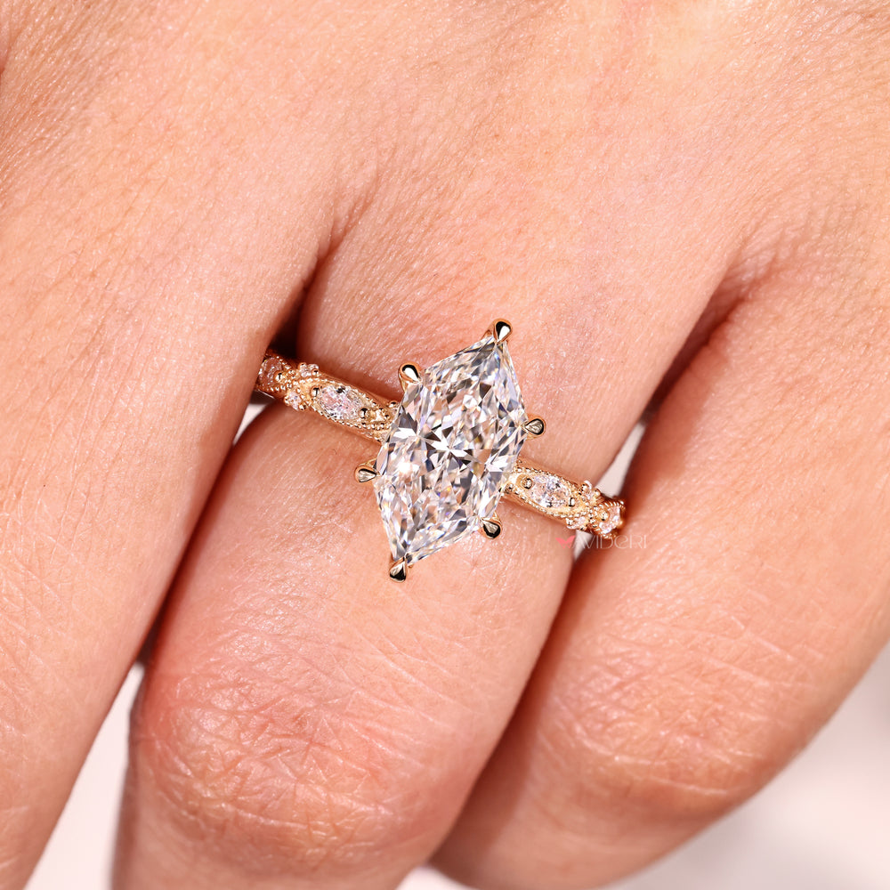 Vintage dutch marquise ring with marquise side stones.