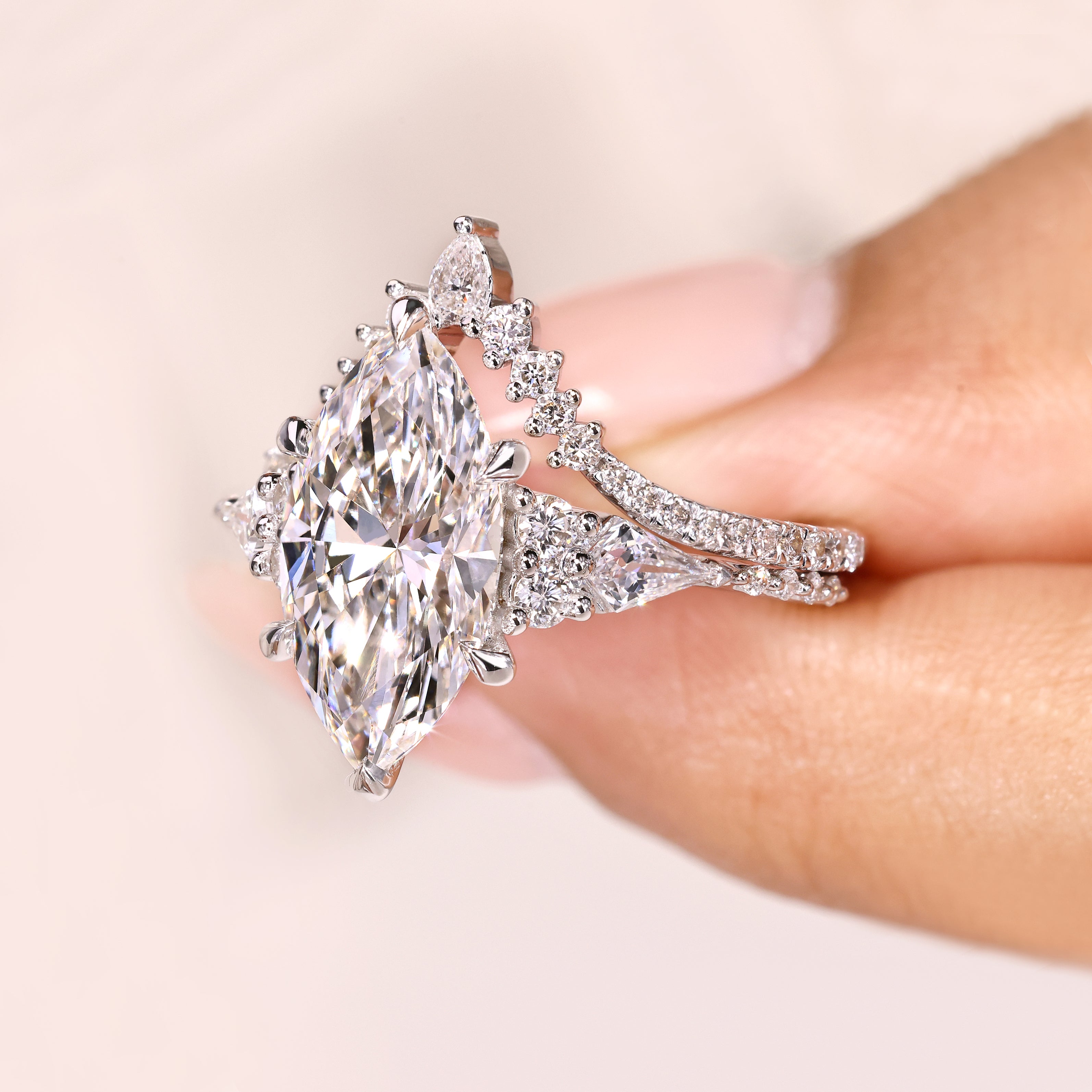 Muse setting marquise ring six claw prongs.
