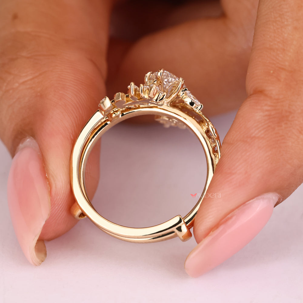 Handmade nature inspired wedding band set.

