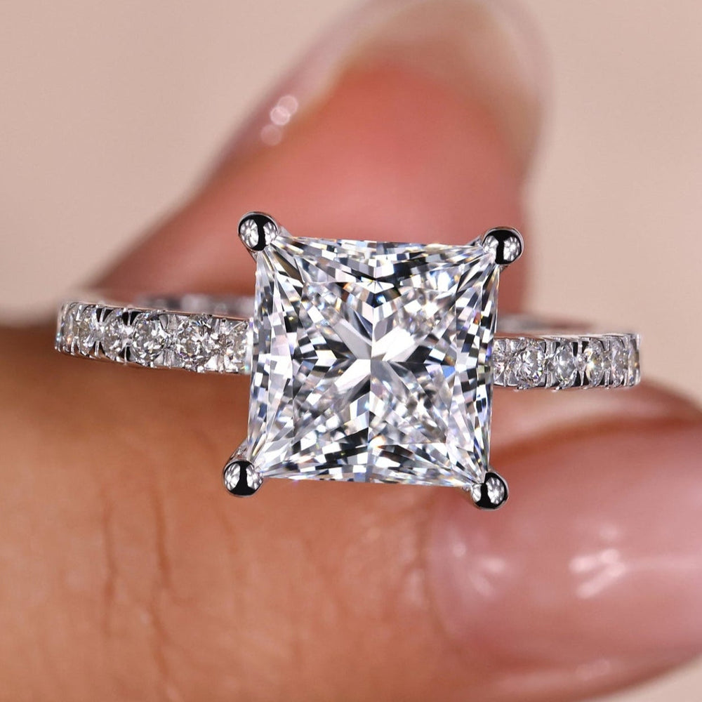 Stunning princess cut ring with a timeless design
