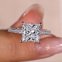 Princess Cut Ring in Elegant White Gold Setting