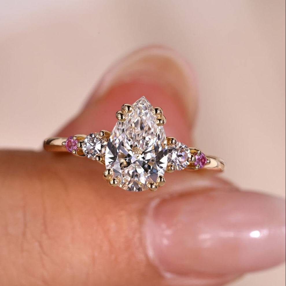 Elegant pear diamond ring with a timeless design and brilliant sparkle.
