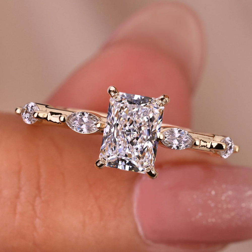 Radiant engagement ring with a brilliant design and timeless elegance.
