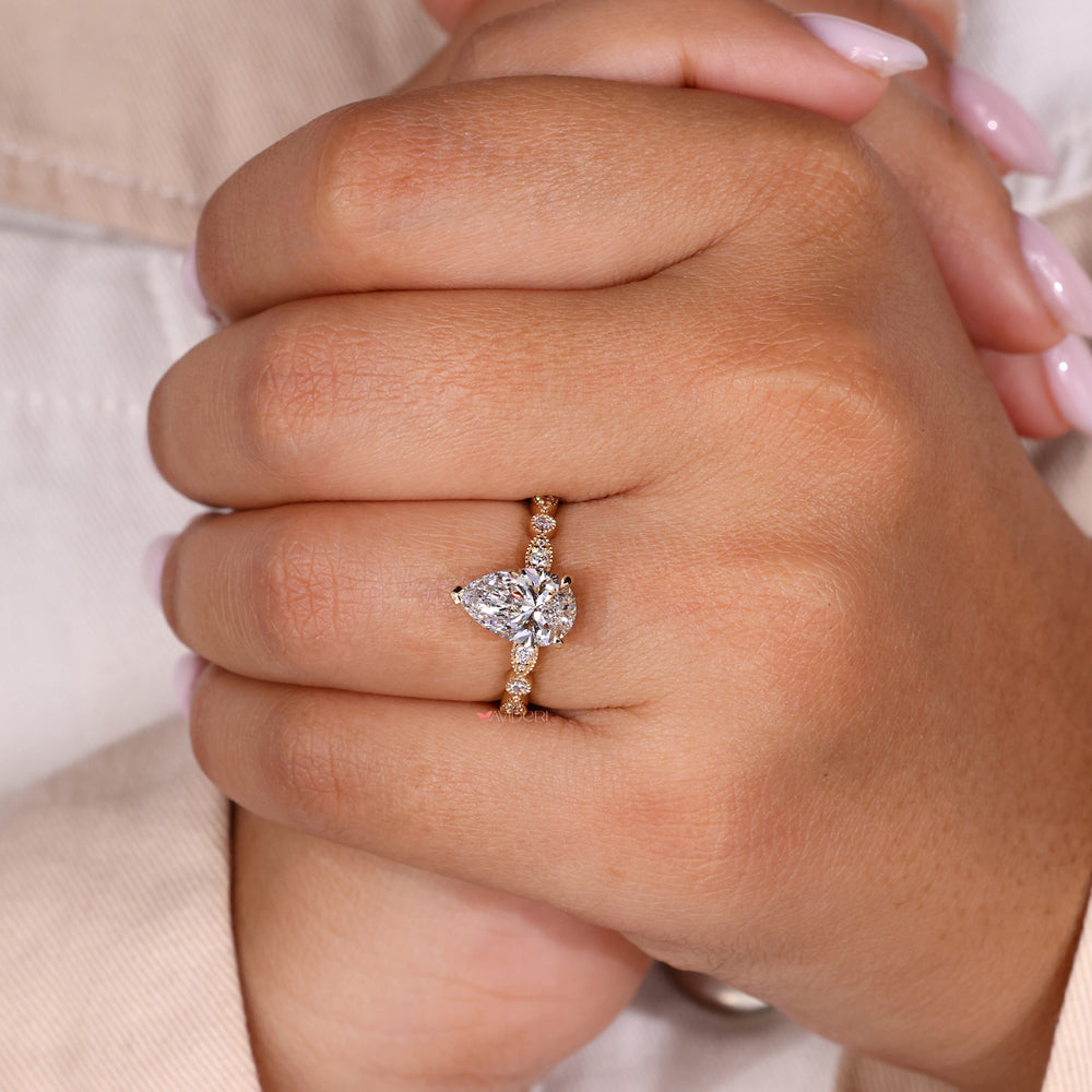 Round cut diamond ring featuring high-quality diamonds in a sleek setting.
