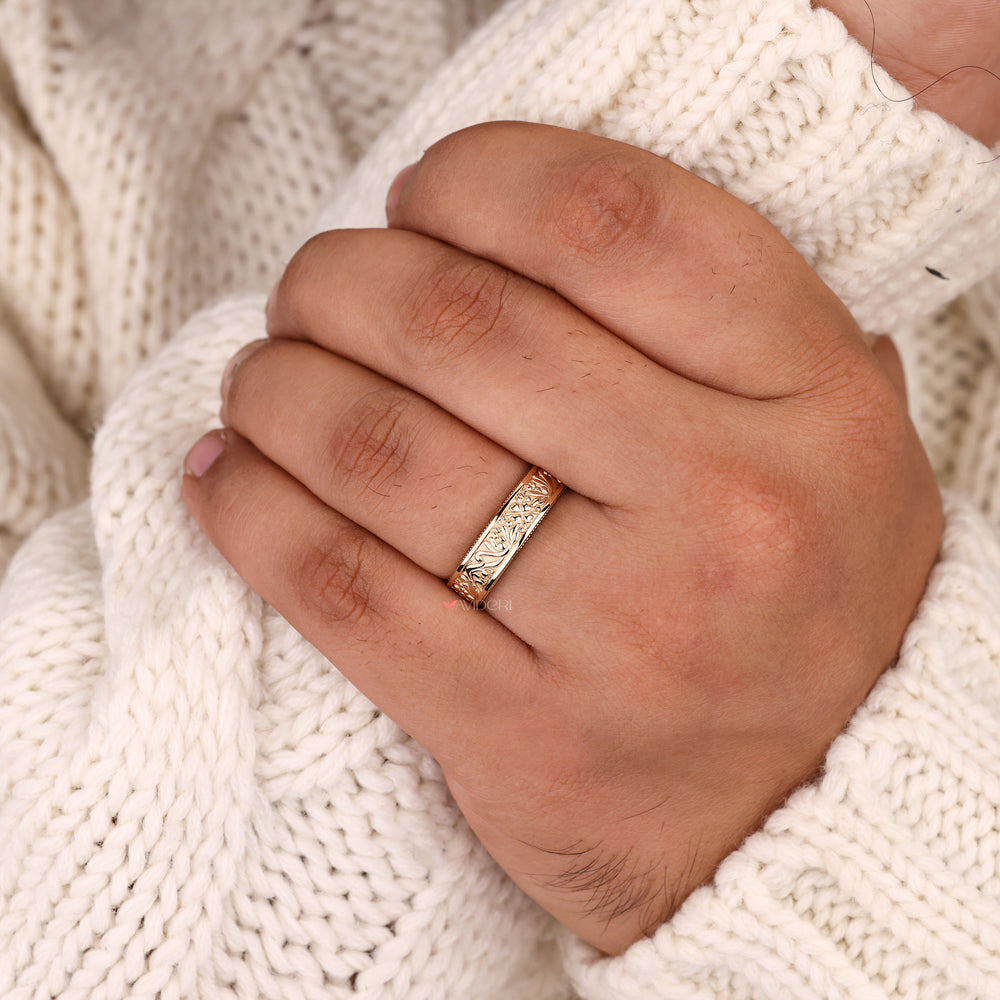 Art deco ring with eternity filigree detail.
