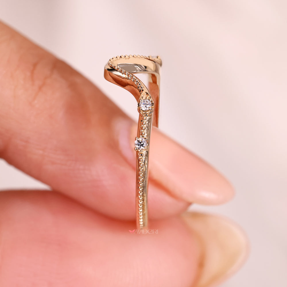 Lab grown diamond curved band with milgrain detail.
