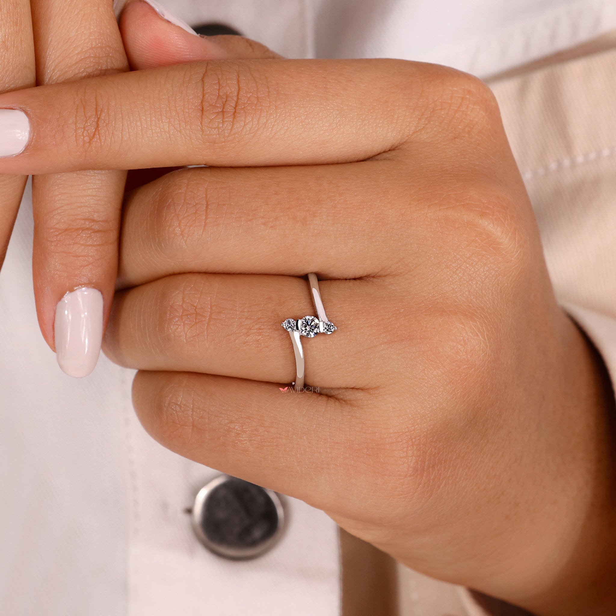 Bypass setting ring with an Avideri ring.
