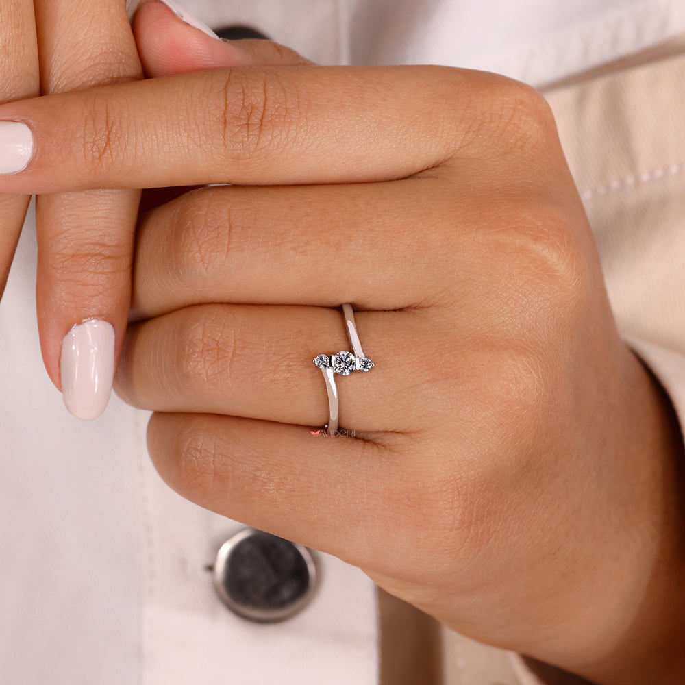 Bypass setting ring with an Avideri ring.
