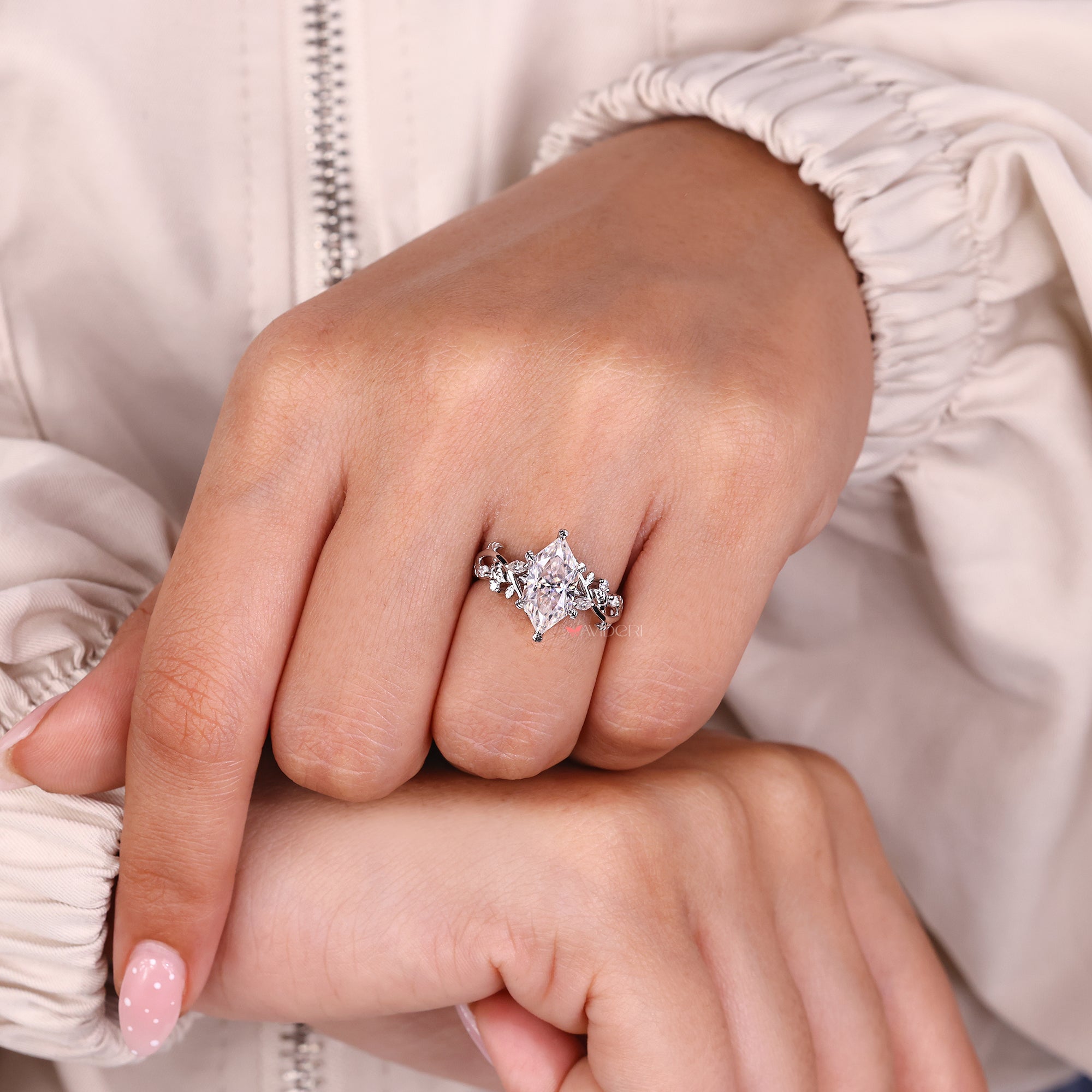 Avideri engagement ring with Buy a Moissanite ring.