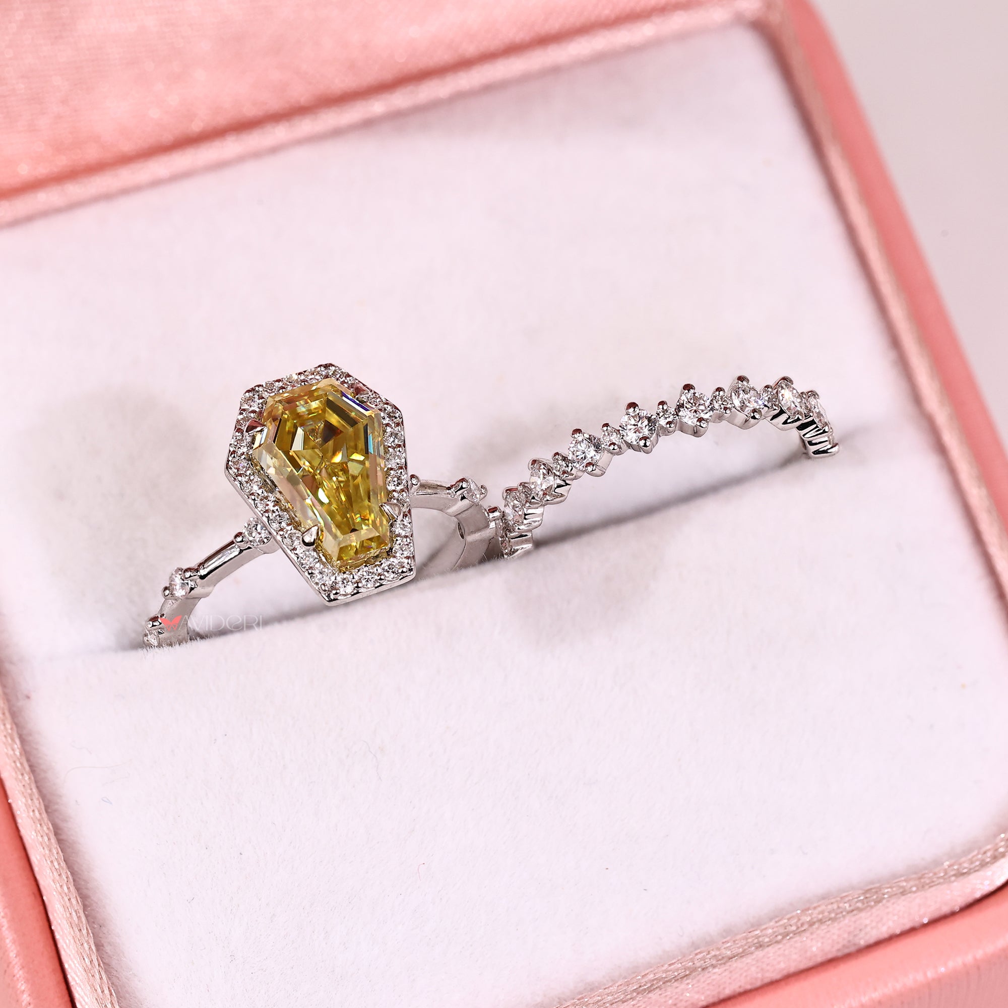 Handmade bridal set with handmade jewelry.
