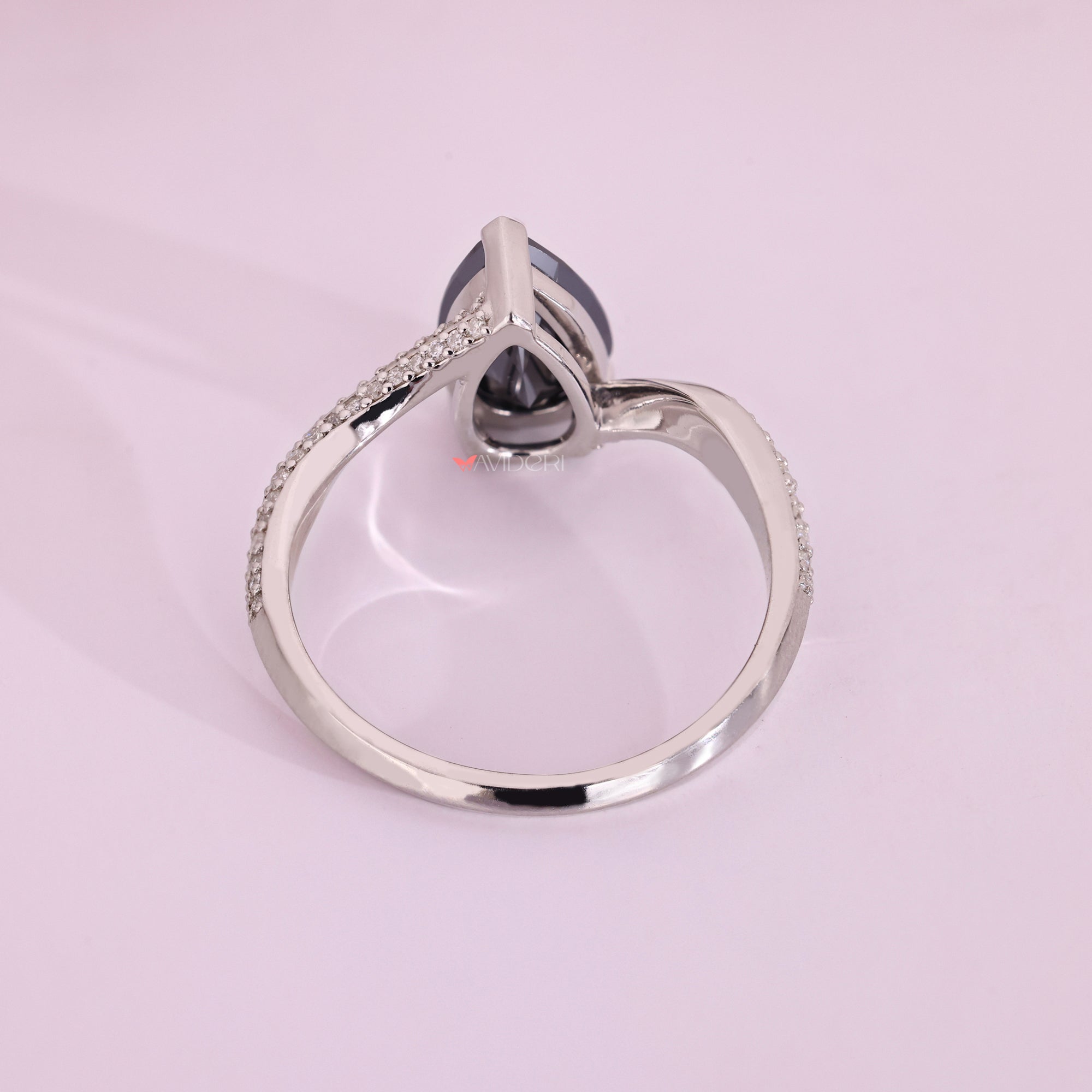 Handmade jewelry ring with a unique touch and exceptional craftsmanship.