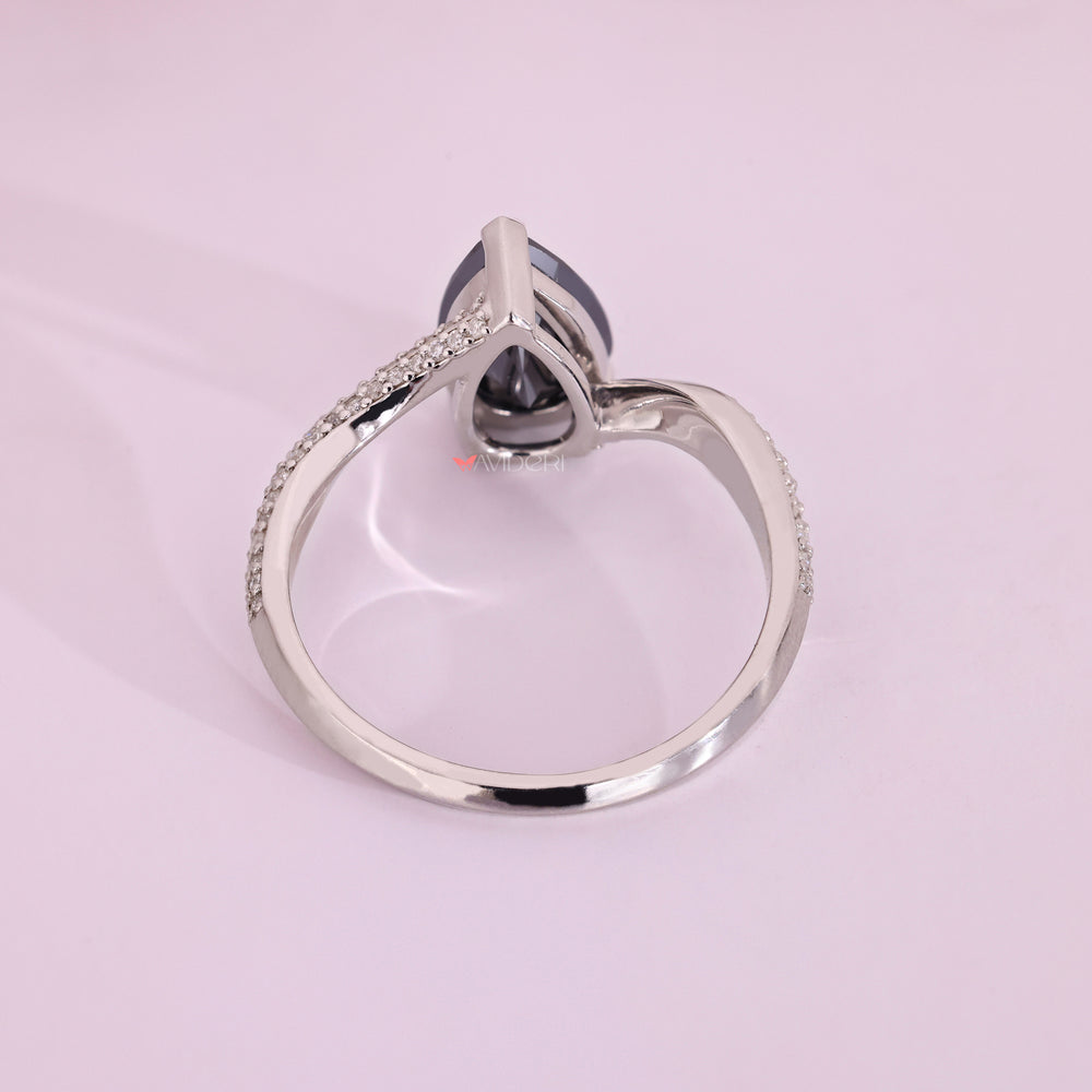 Handmade jewelry ring with a unique touch and exceptional craftsmanship.