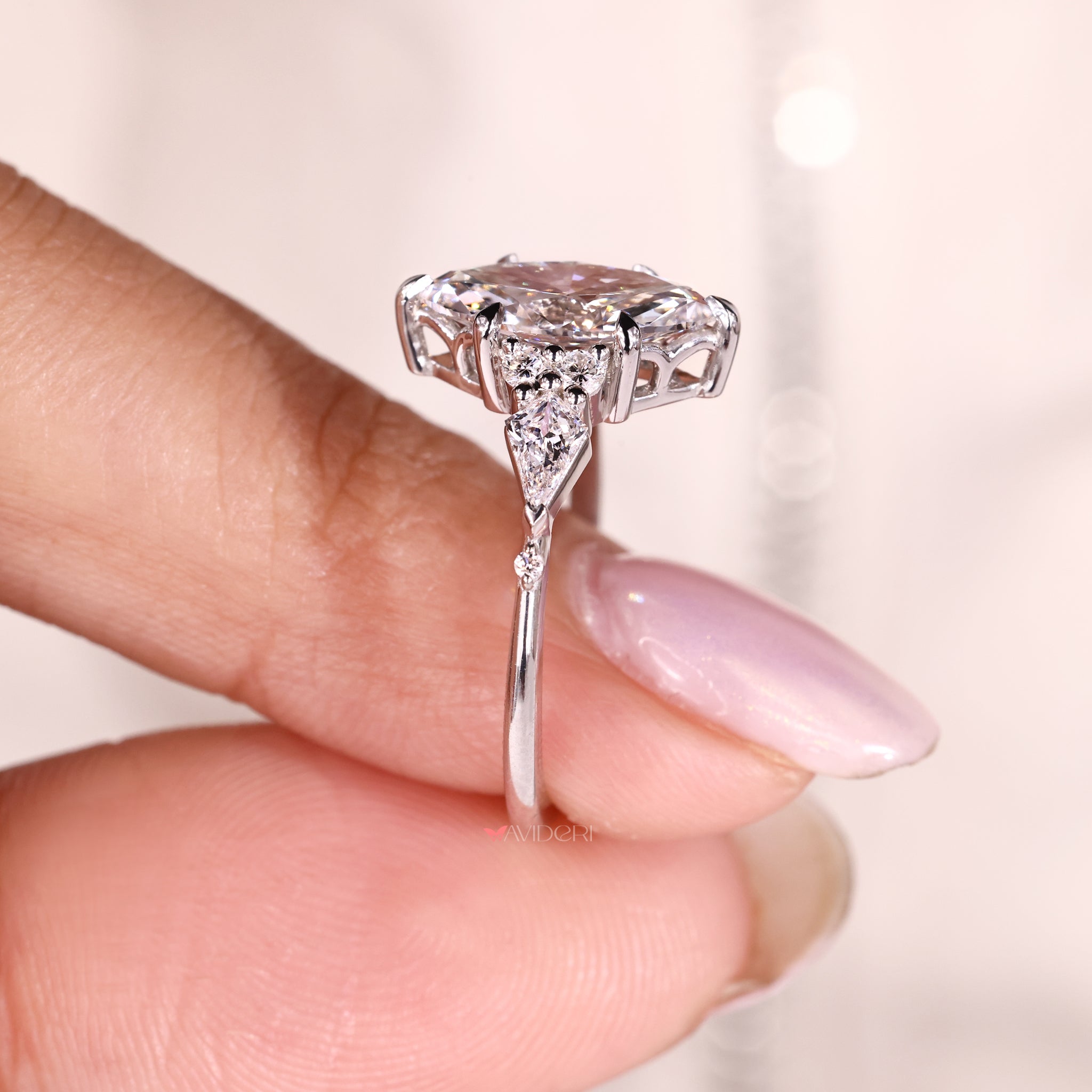 Kite side stones enhance center design with sharp, modern lines.