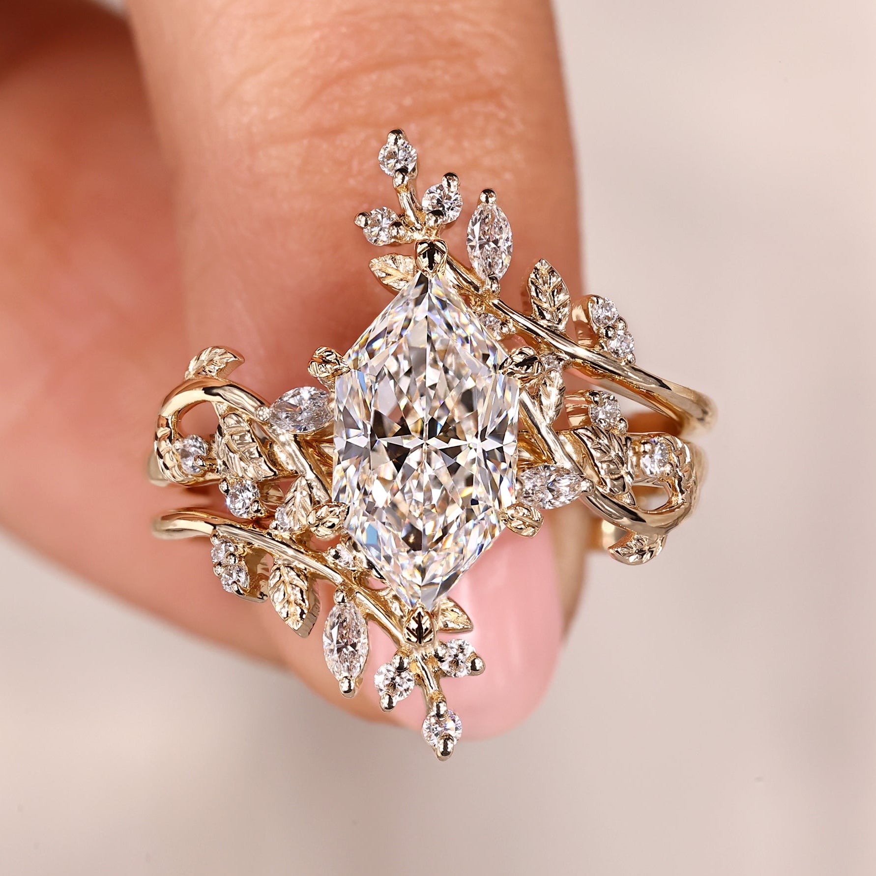 Nature inspired bridal set with dutch marquise diamond ring.
