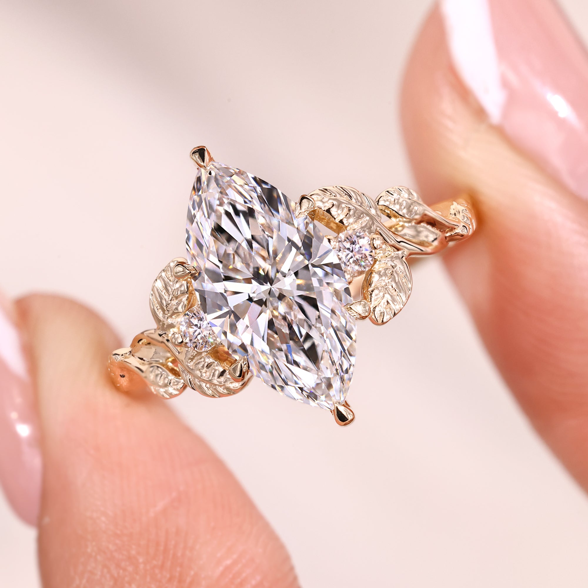 6 claw prong setting for lab-grown diamond ring.