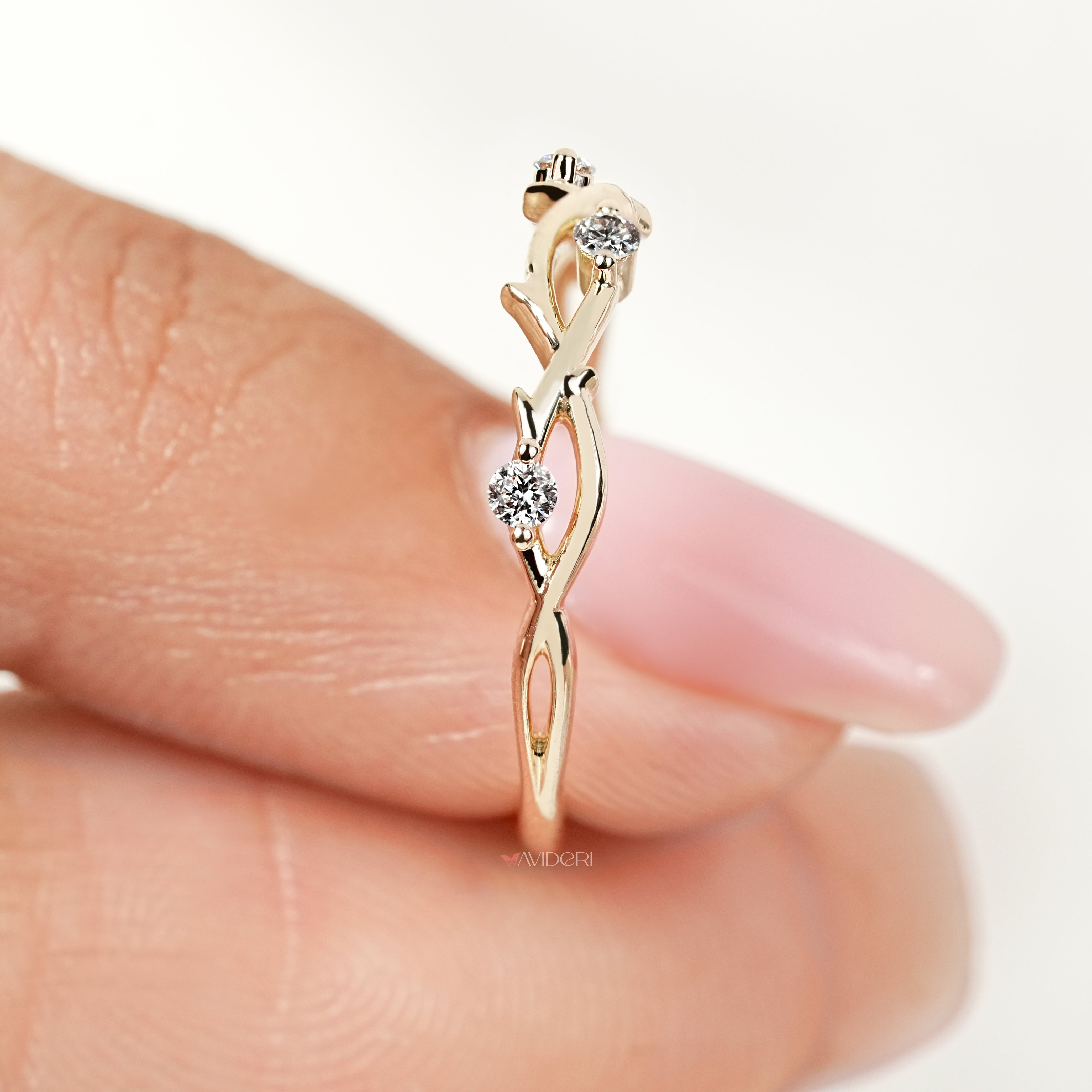Nature inspired twisted wedding band with round diamonds
