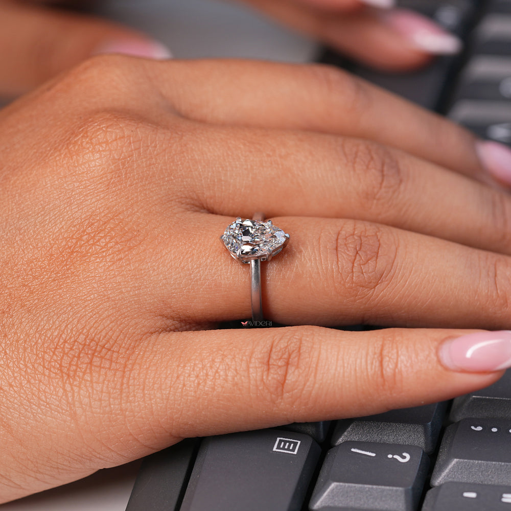 Classic white gold ring designed for an unforgettable proposal.
