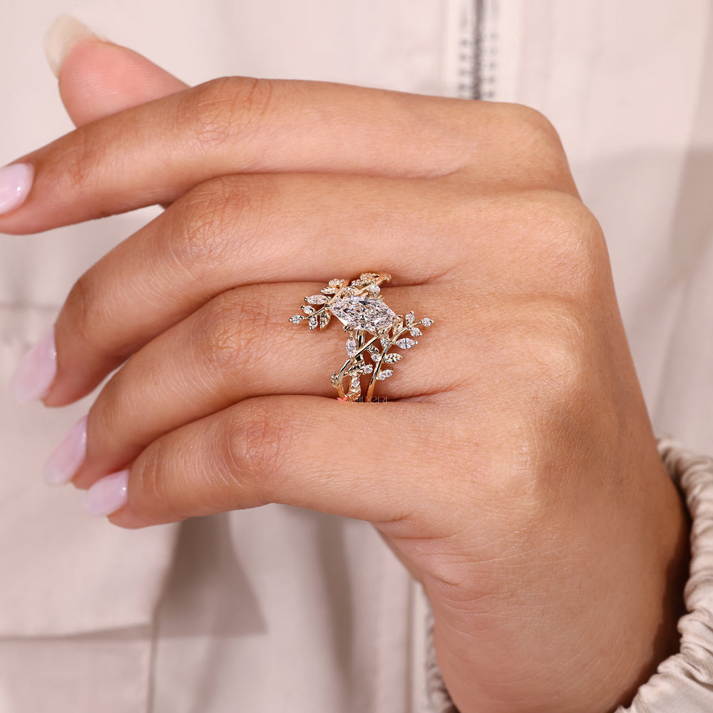 Elegant diamond bridal set with organic inspired details.
