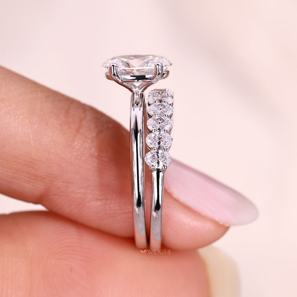 Lab grown oval diamond bridal set design.
