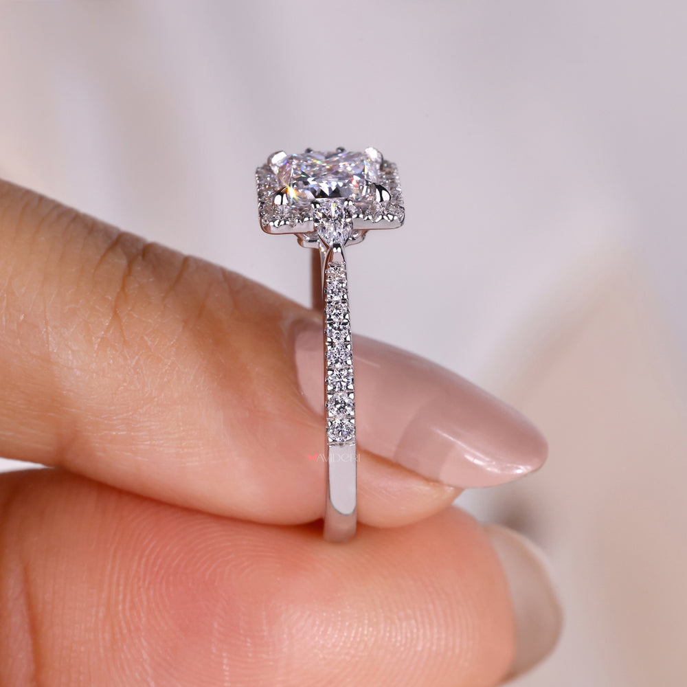 Pave setting with pavé diamonds enhancing the brilliance of the central princess cut diamond.
