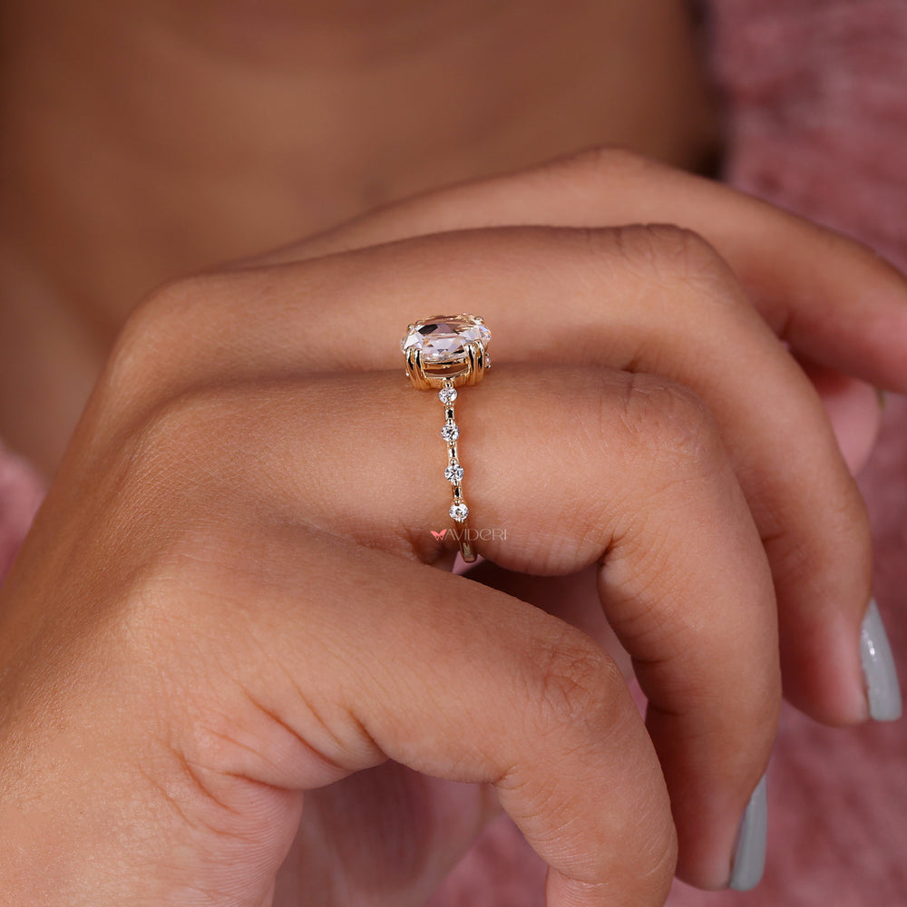 Engagement double ring design with a contemporary aesthetic and charm.
