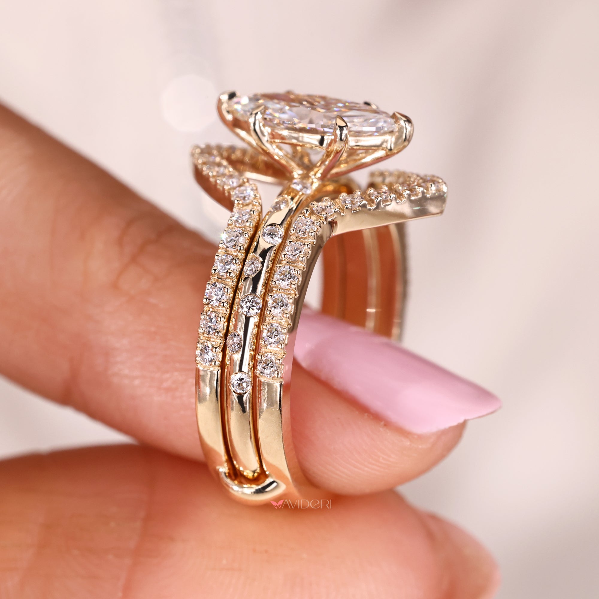 Round flush pave setting with 6 claw prong setting ring.