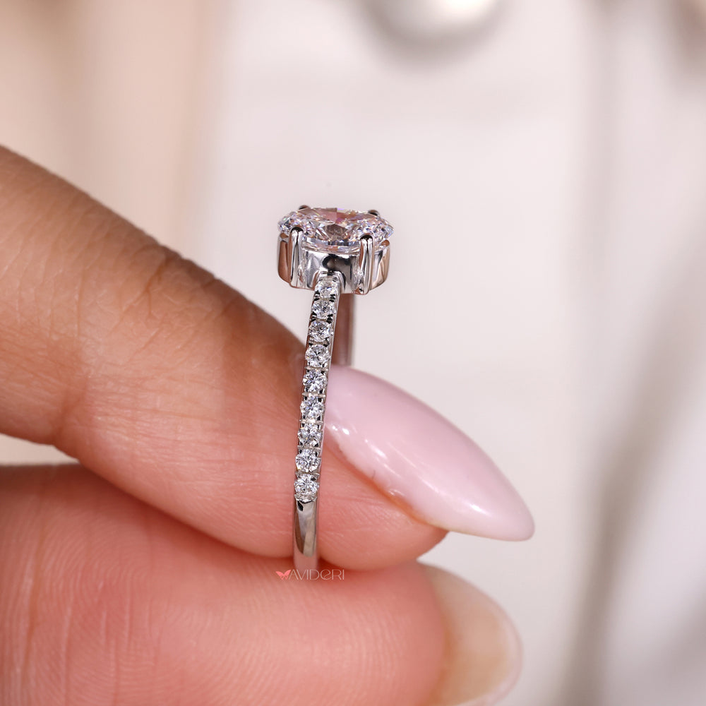 IGI certified oval shaped engagement ring with a flawless design.
