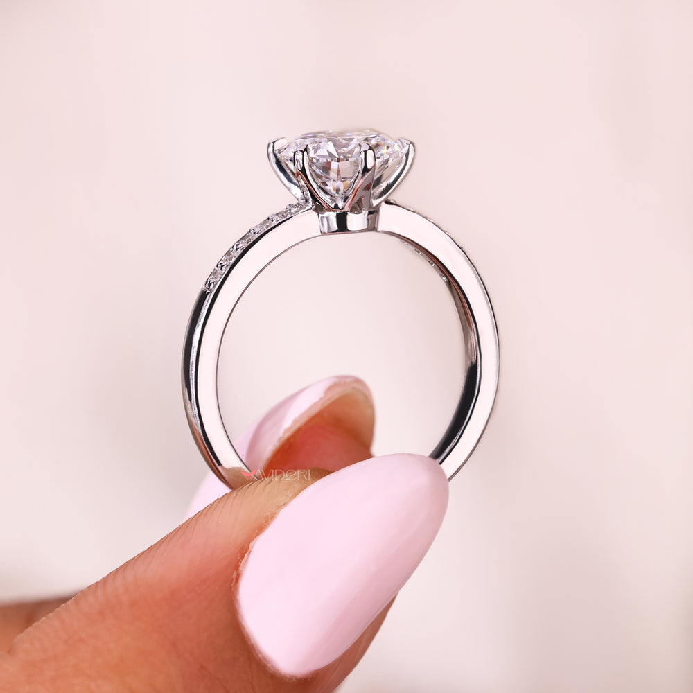 Avideri round diamond ring with pave style side diamonds
