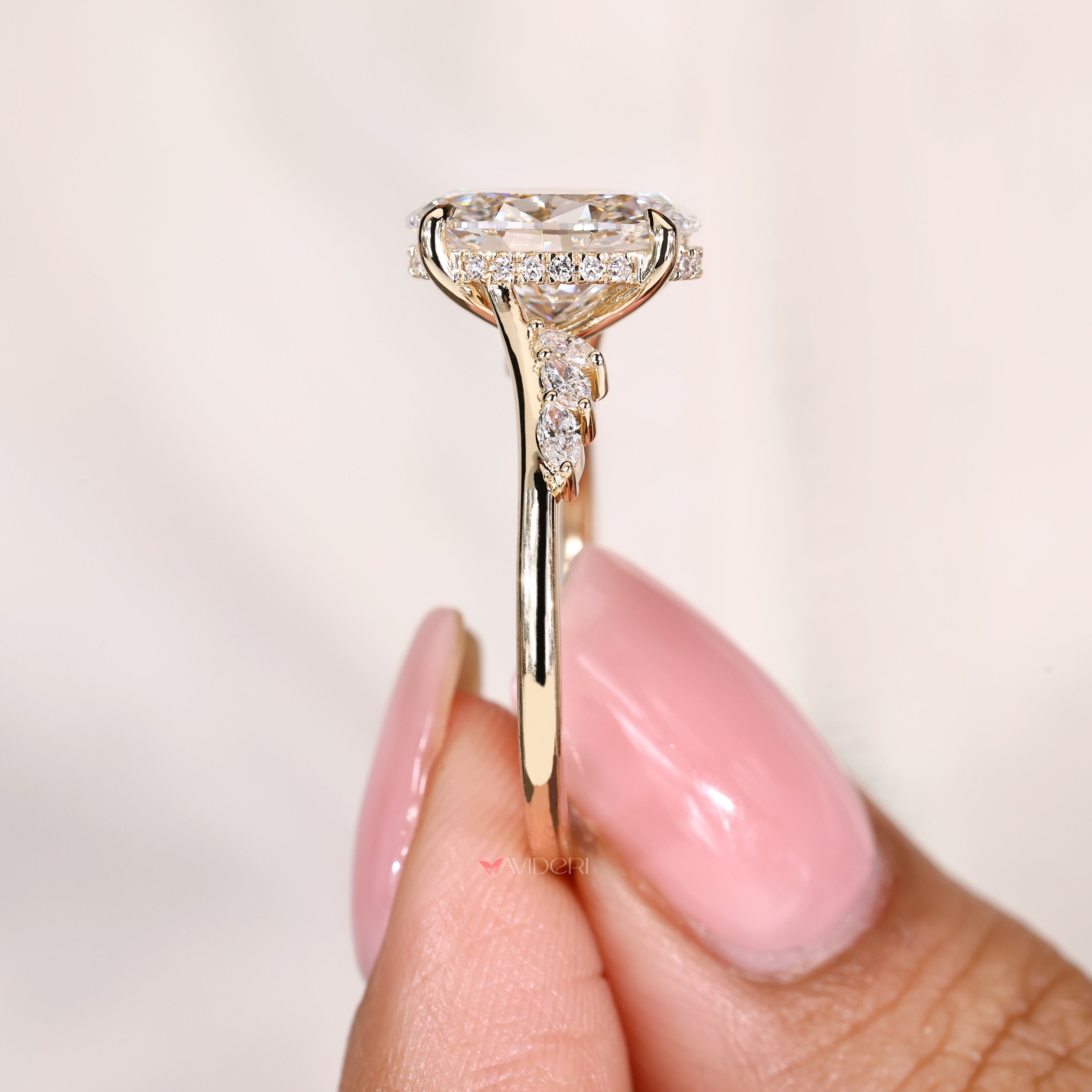 IGI certified oval diamond ring with cathedral setting style
