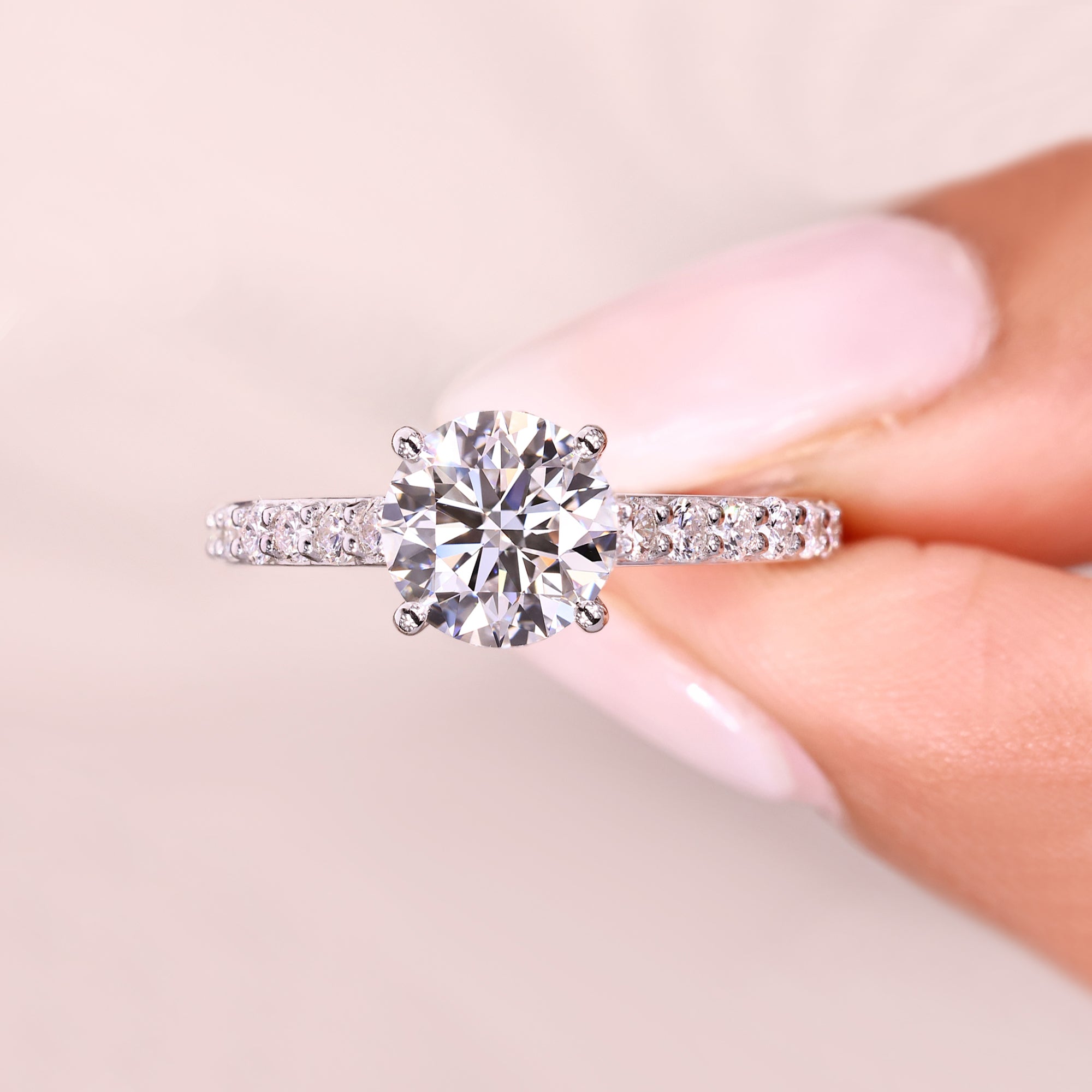 Lab grown round diamond ring with refined sparkle.
