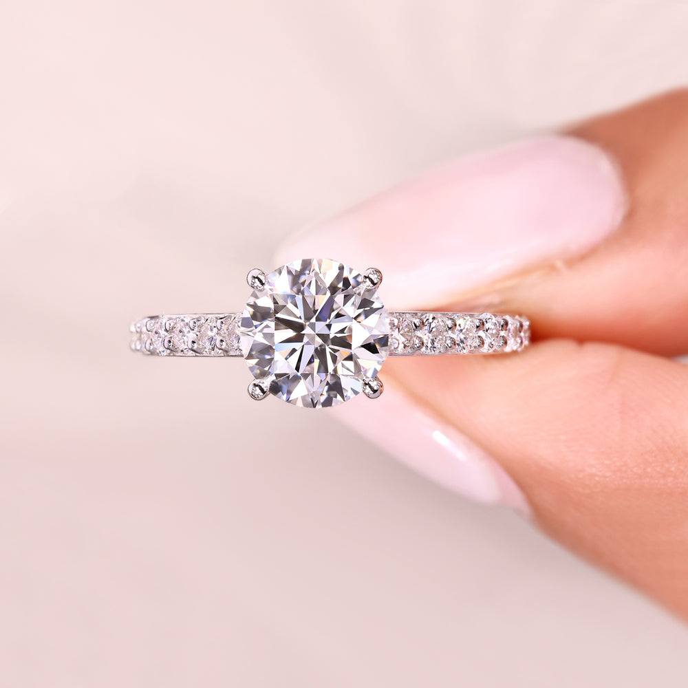 Lab grown round diamond ring with refined sparkle.
