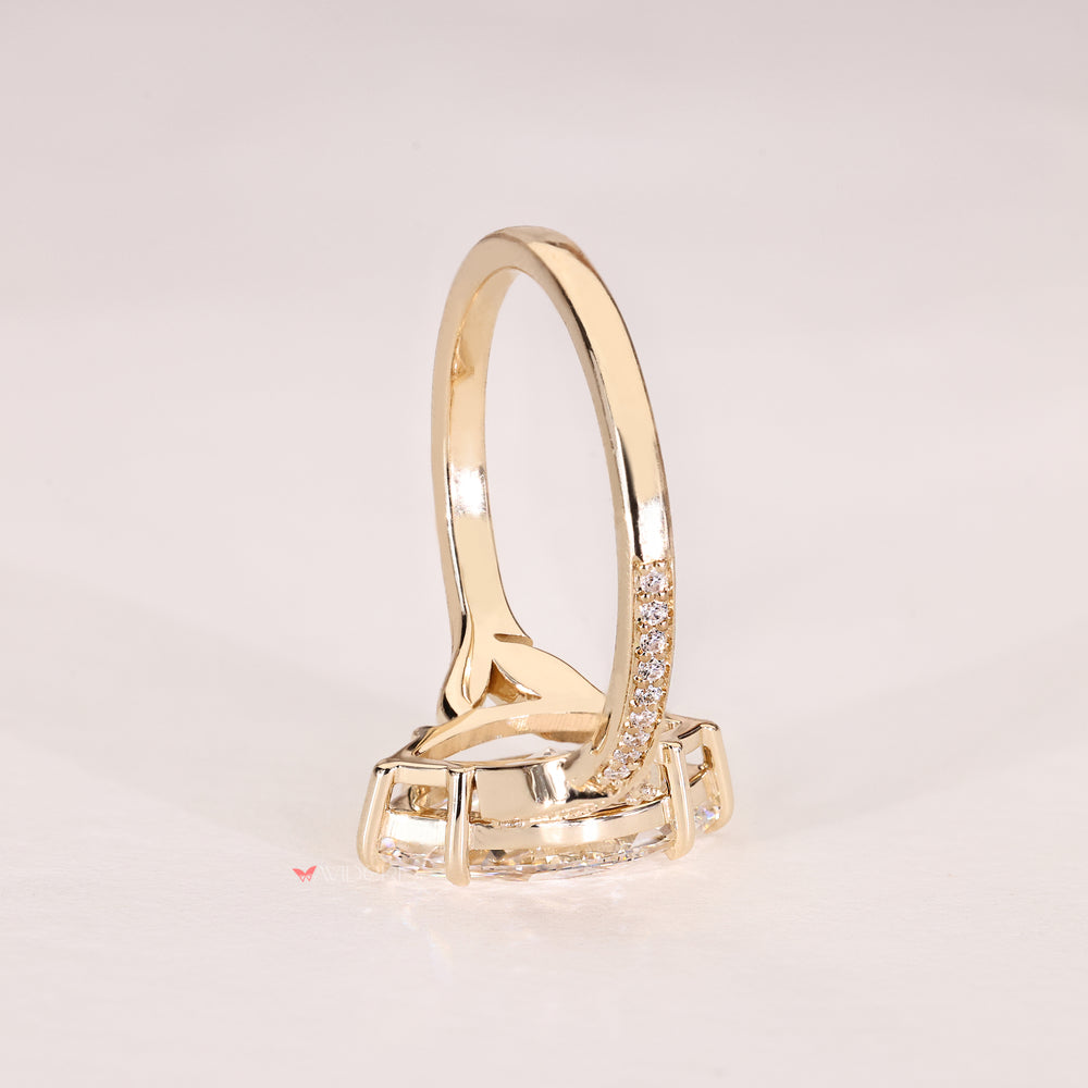 Art Deco diamond ring with split leaf shank details
