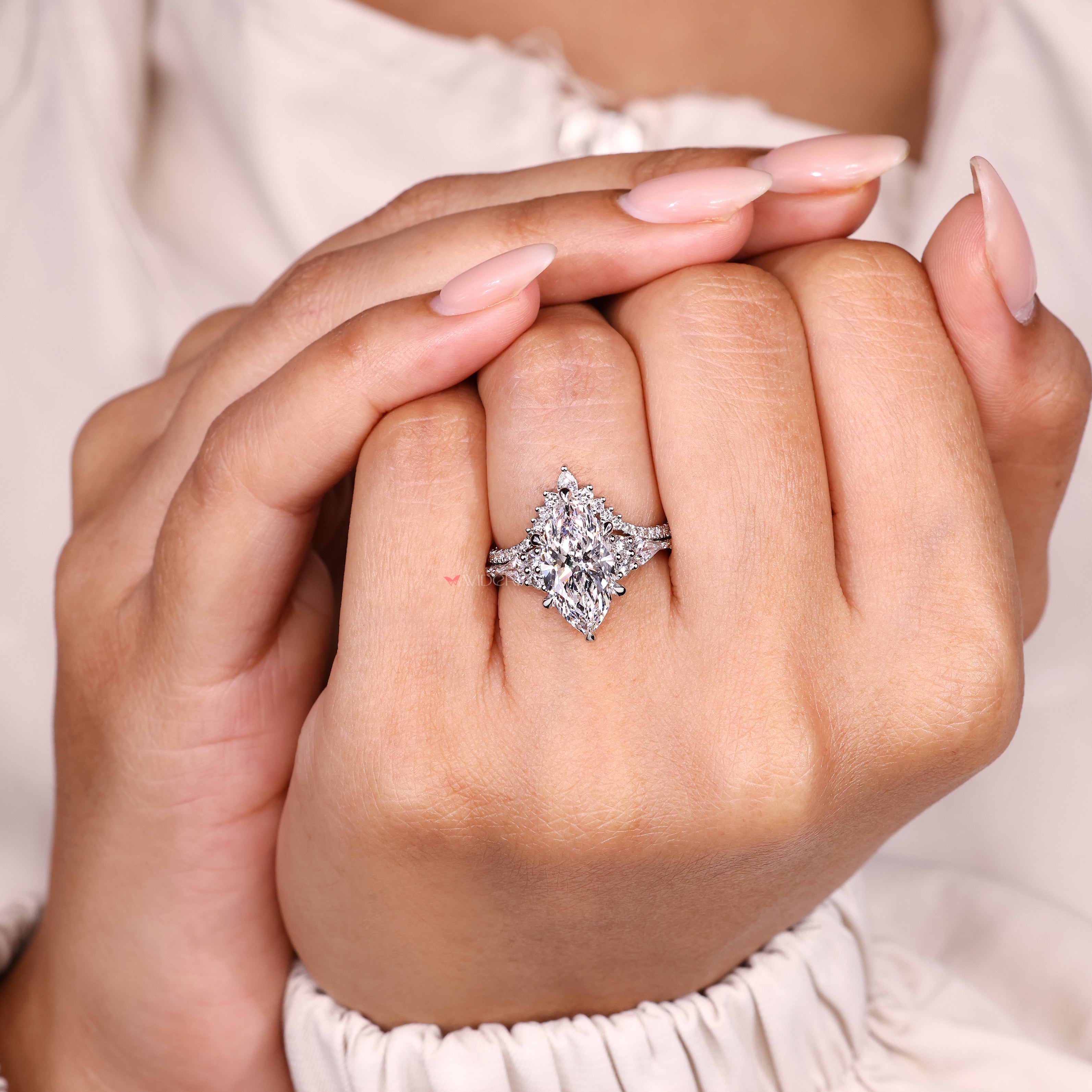 Pear and round diamond curved band design.
