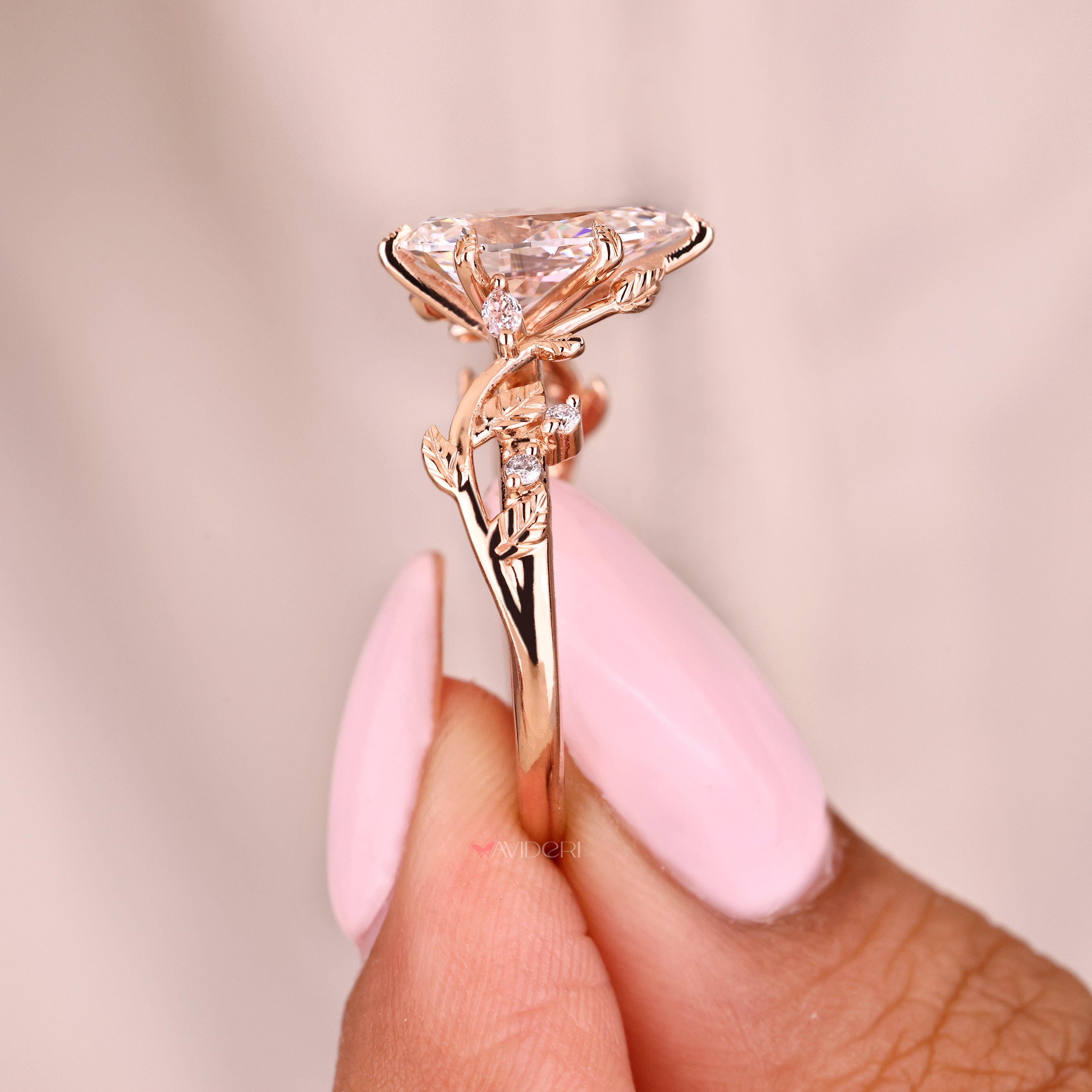 IGI certified pear diamond ring with nature inspired details
