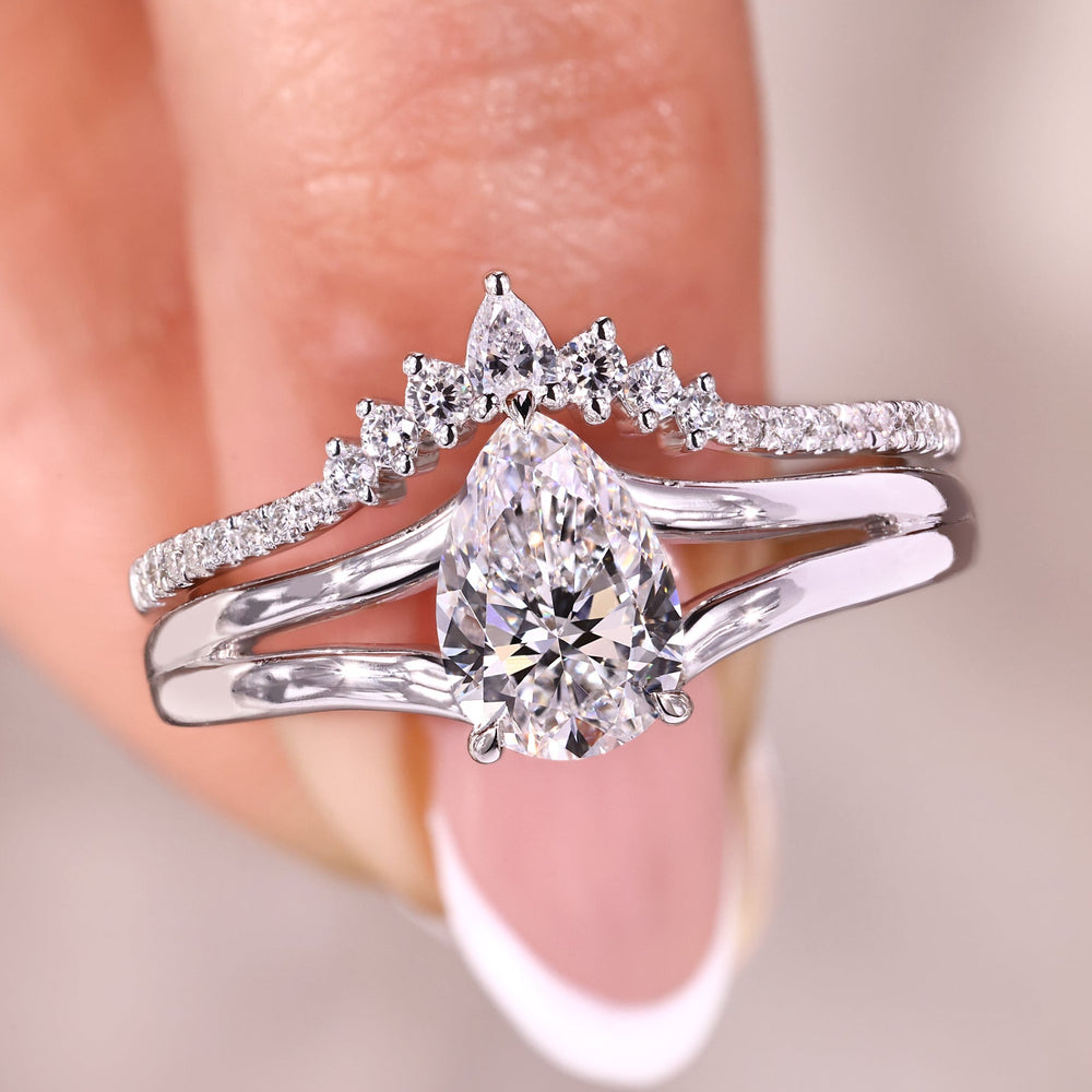 Pear shaped bridal set with pear diamond ring.
