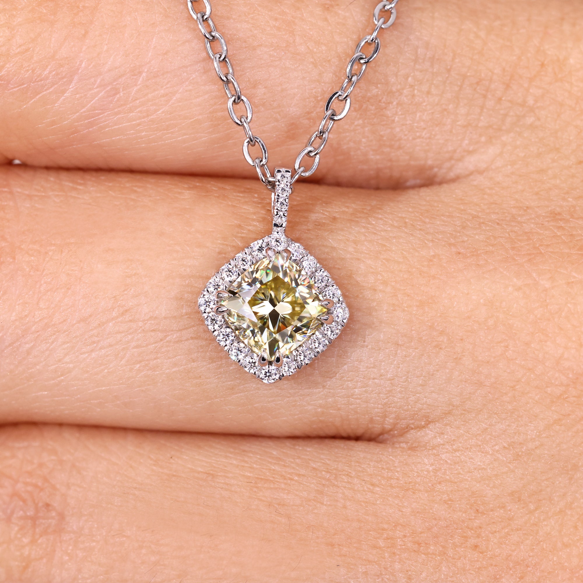 Cushion cut pendant with elegant design and brilliant sparkle.