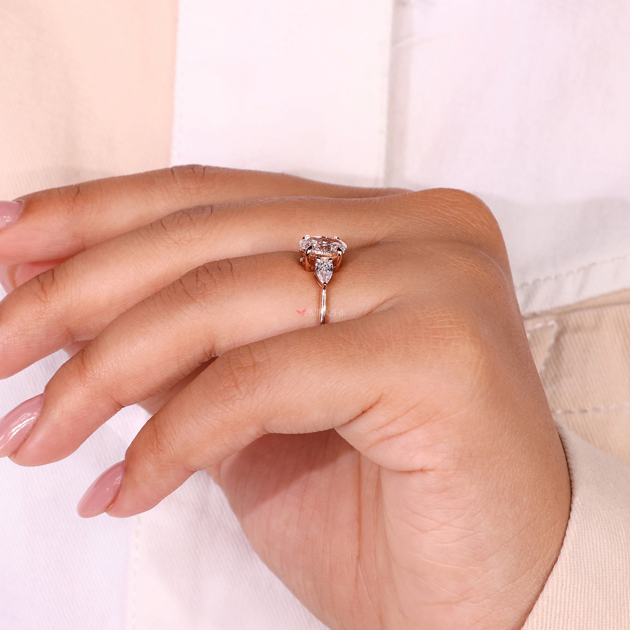 4 prong diamond ring, oval engagement ring, igi certified
