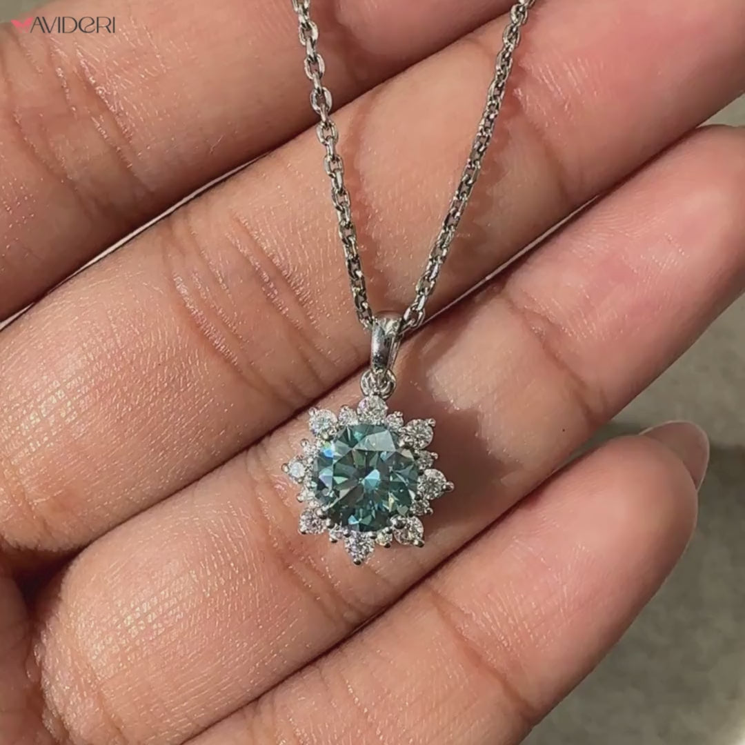 Classic Avideri pendant with unmatched elegance.