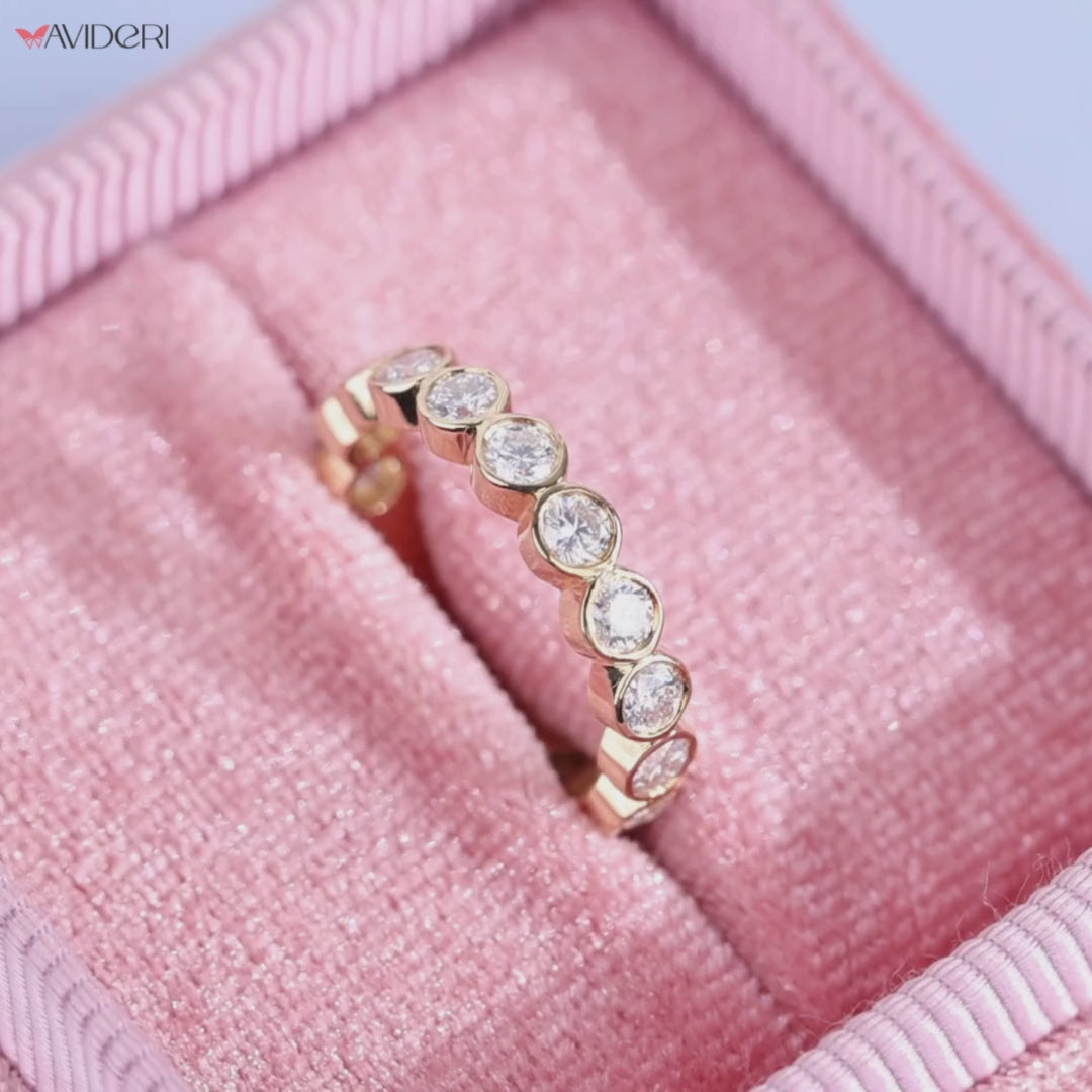 Avideri band blends modern lines with artisanal charm and lasting style.
