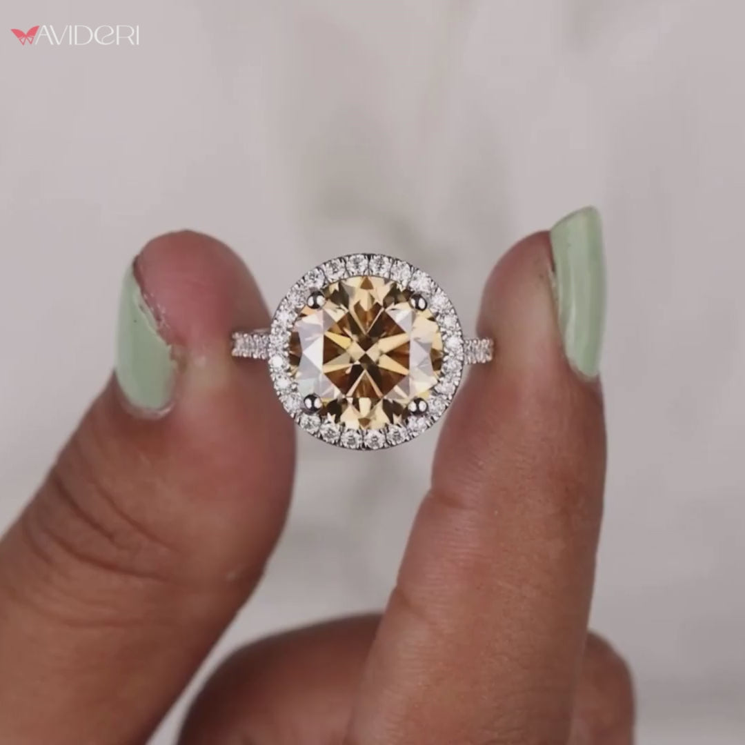 Engagement ring round cut halo setting.
