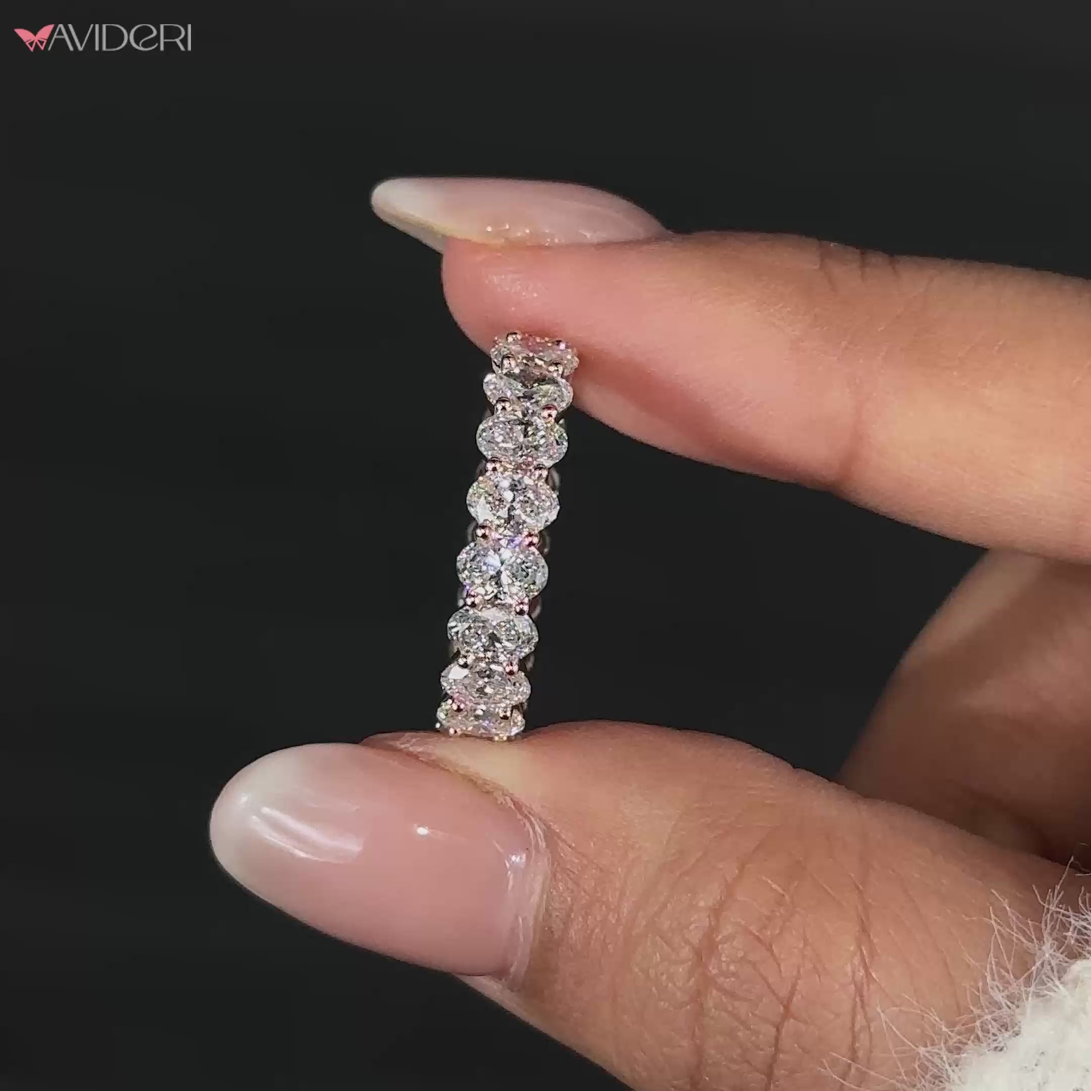 Elegant oval diamond wedding band set in a shared prong design for maximum sparkle.
