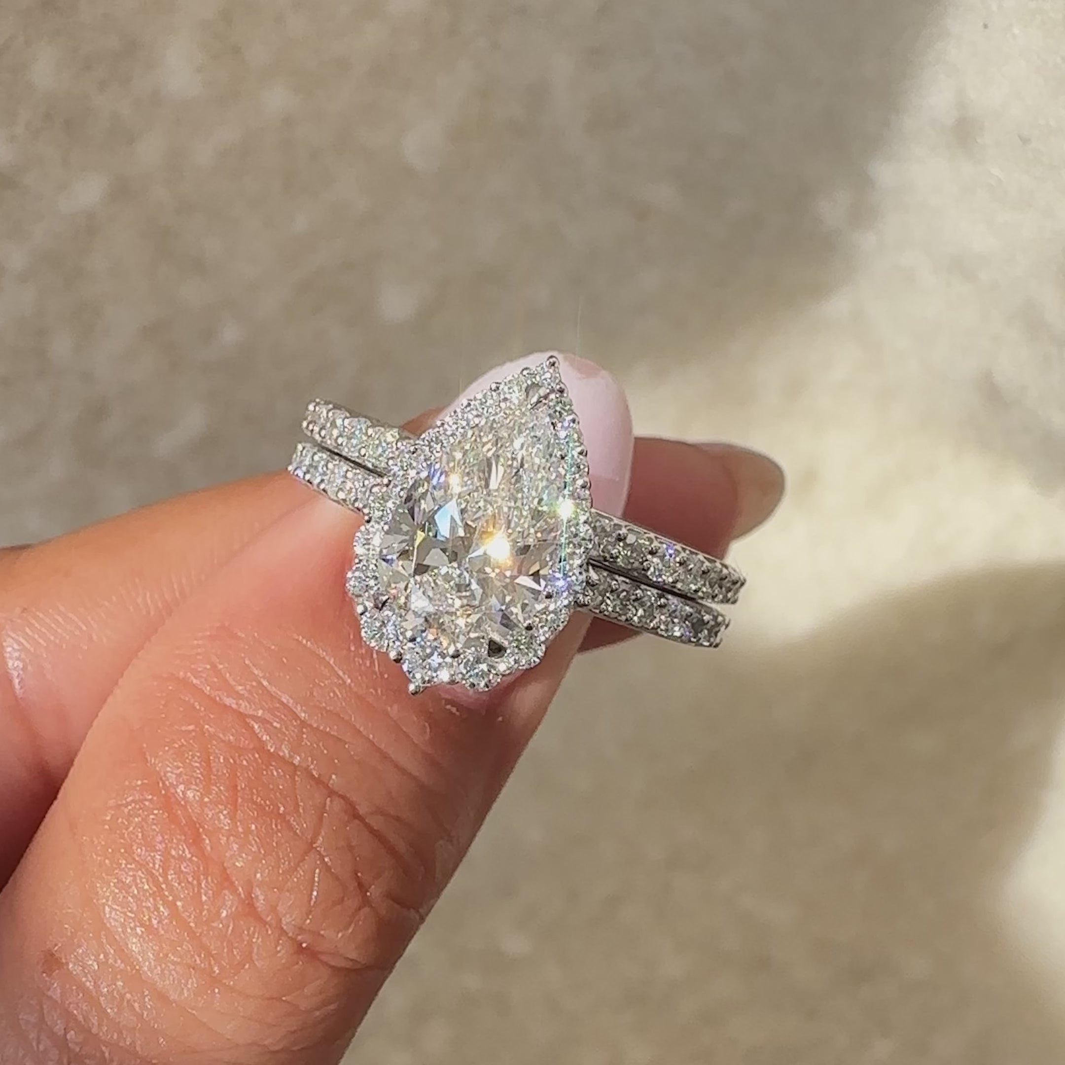 Avideri bridal set with pear diamond ring.
