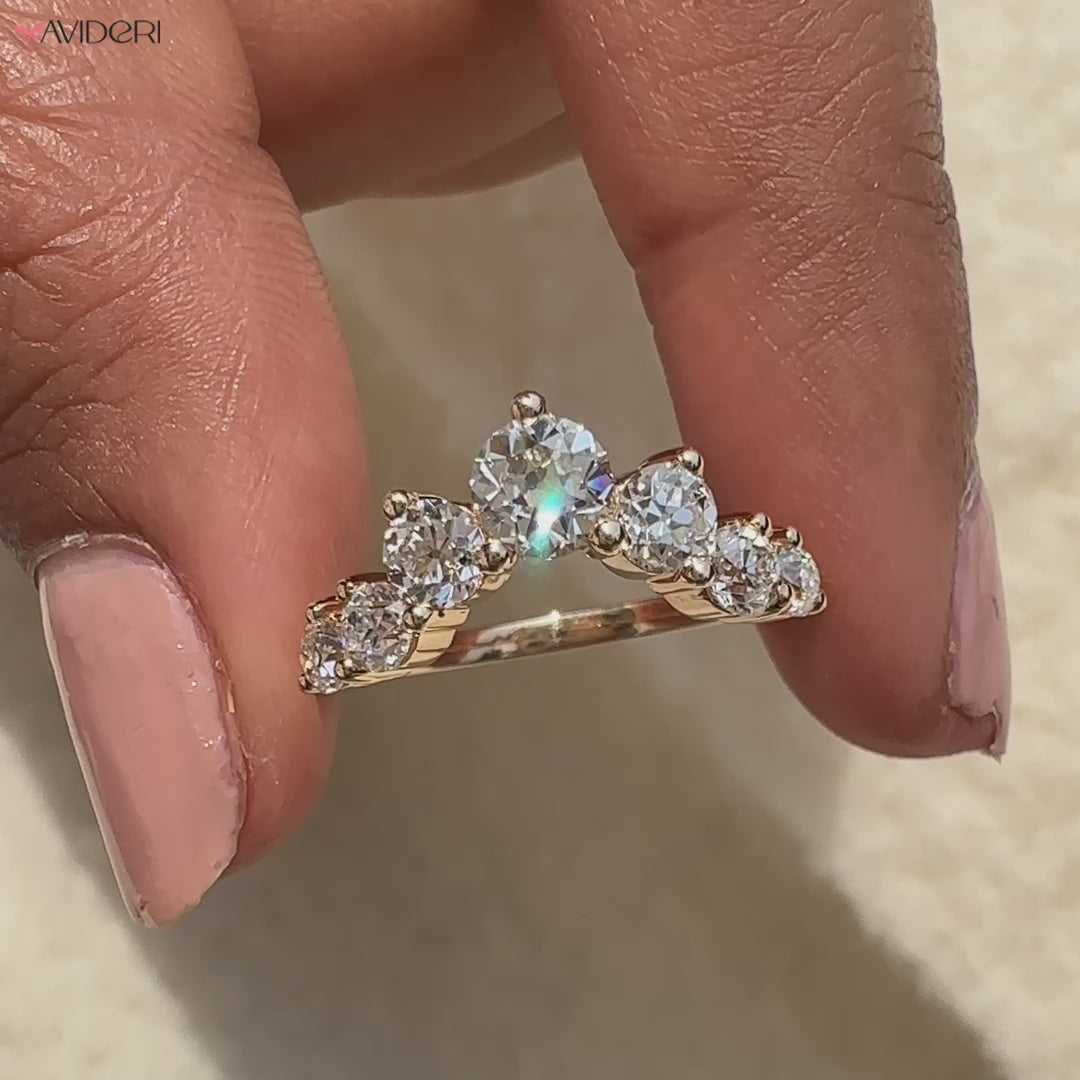 Avideri wedding band shines with clean and bright style.
