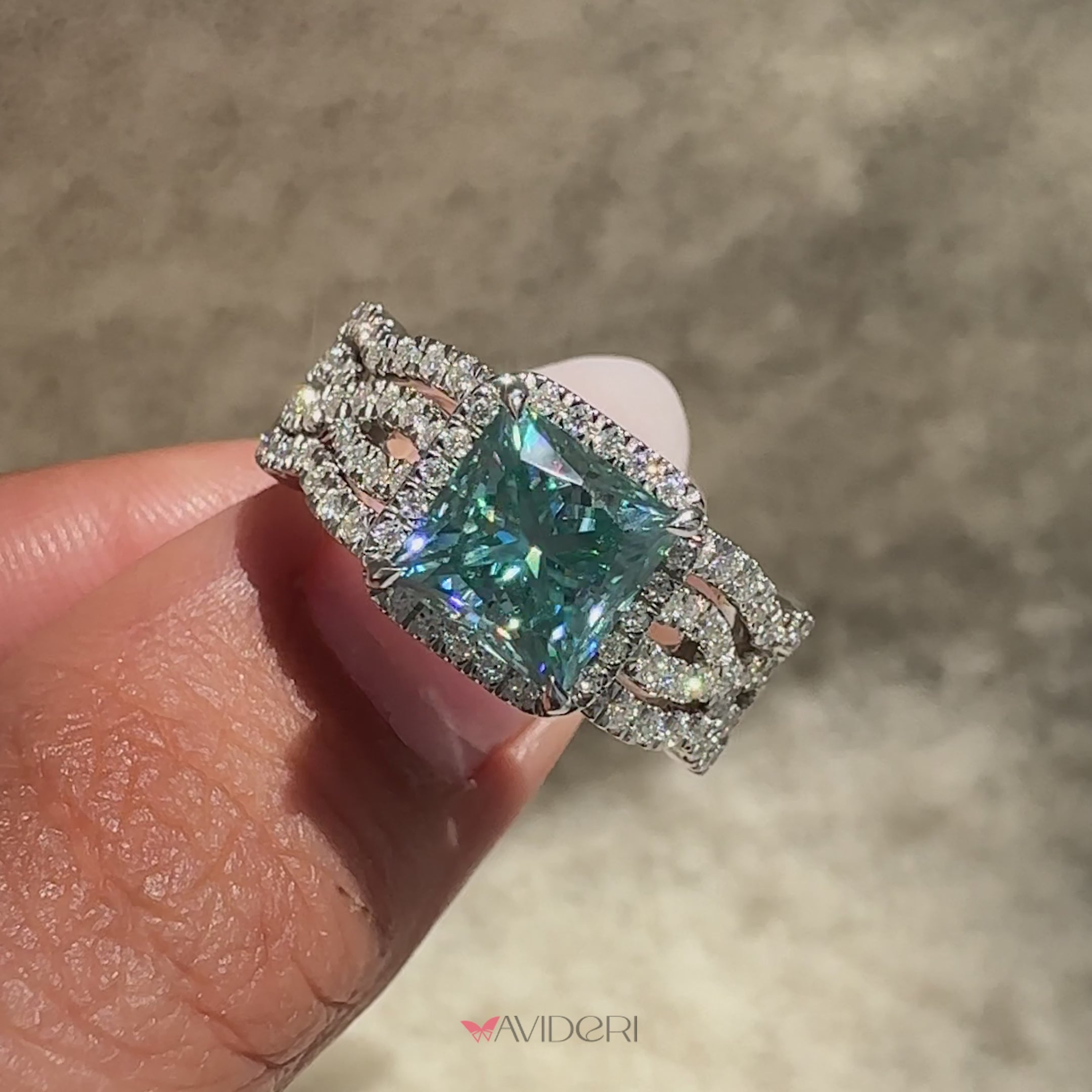 Avideri Bridal Set known for its exceptional craftsmanship and designs.