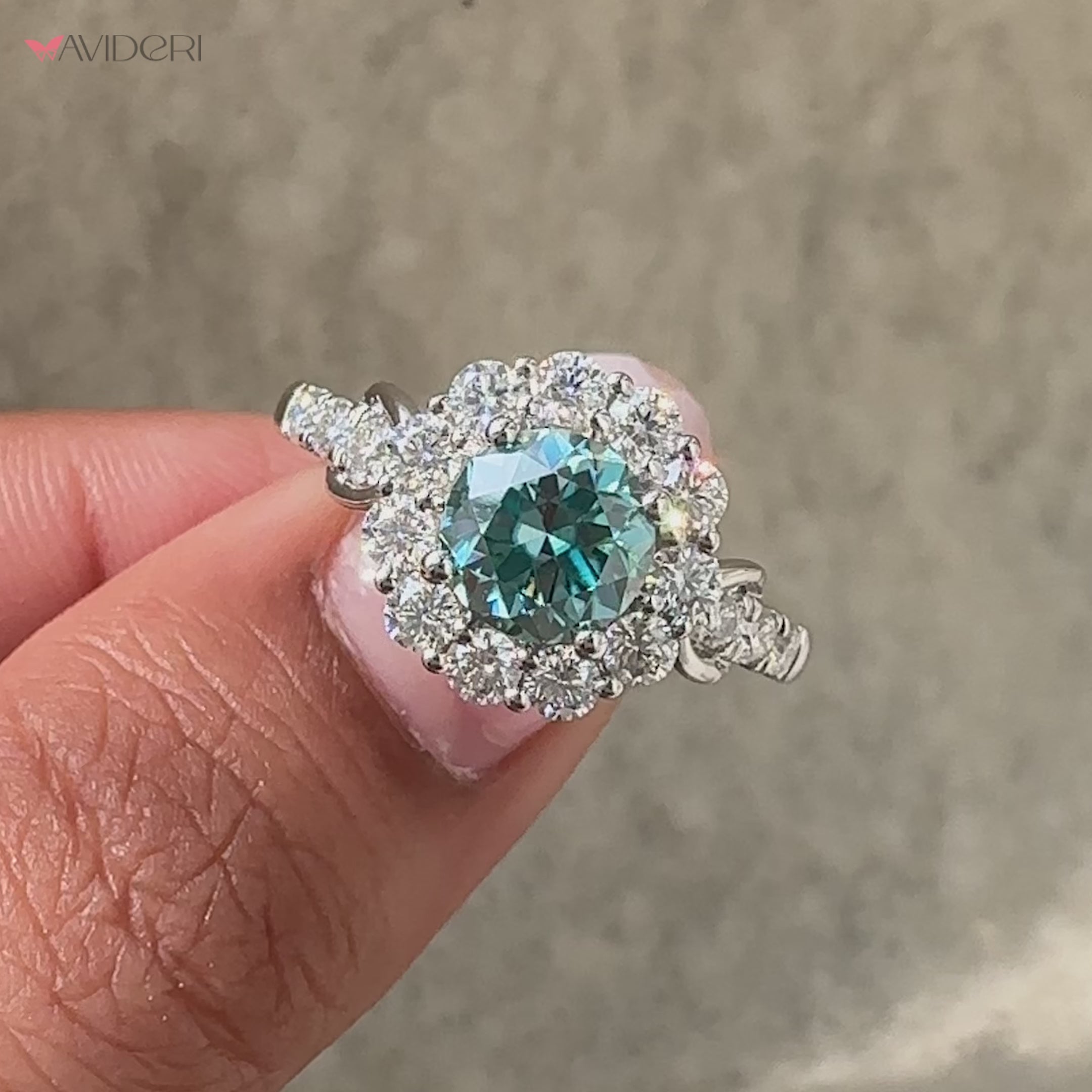 Avideri ring featuring a round moissanite gem.